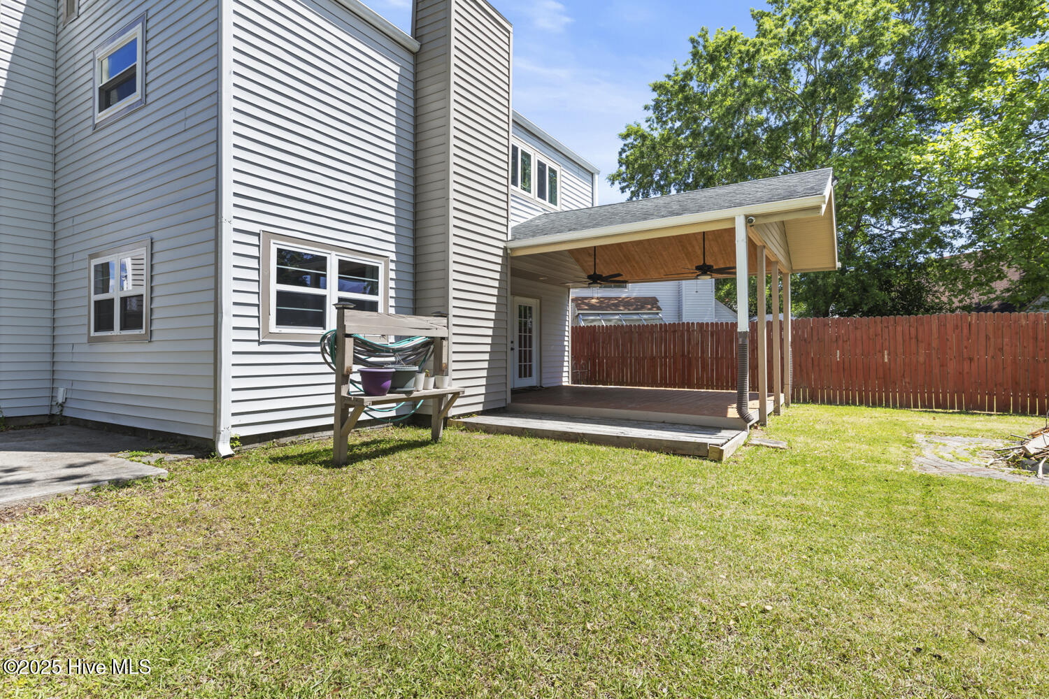 218 W Saltwood Place