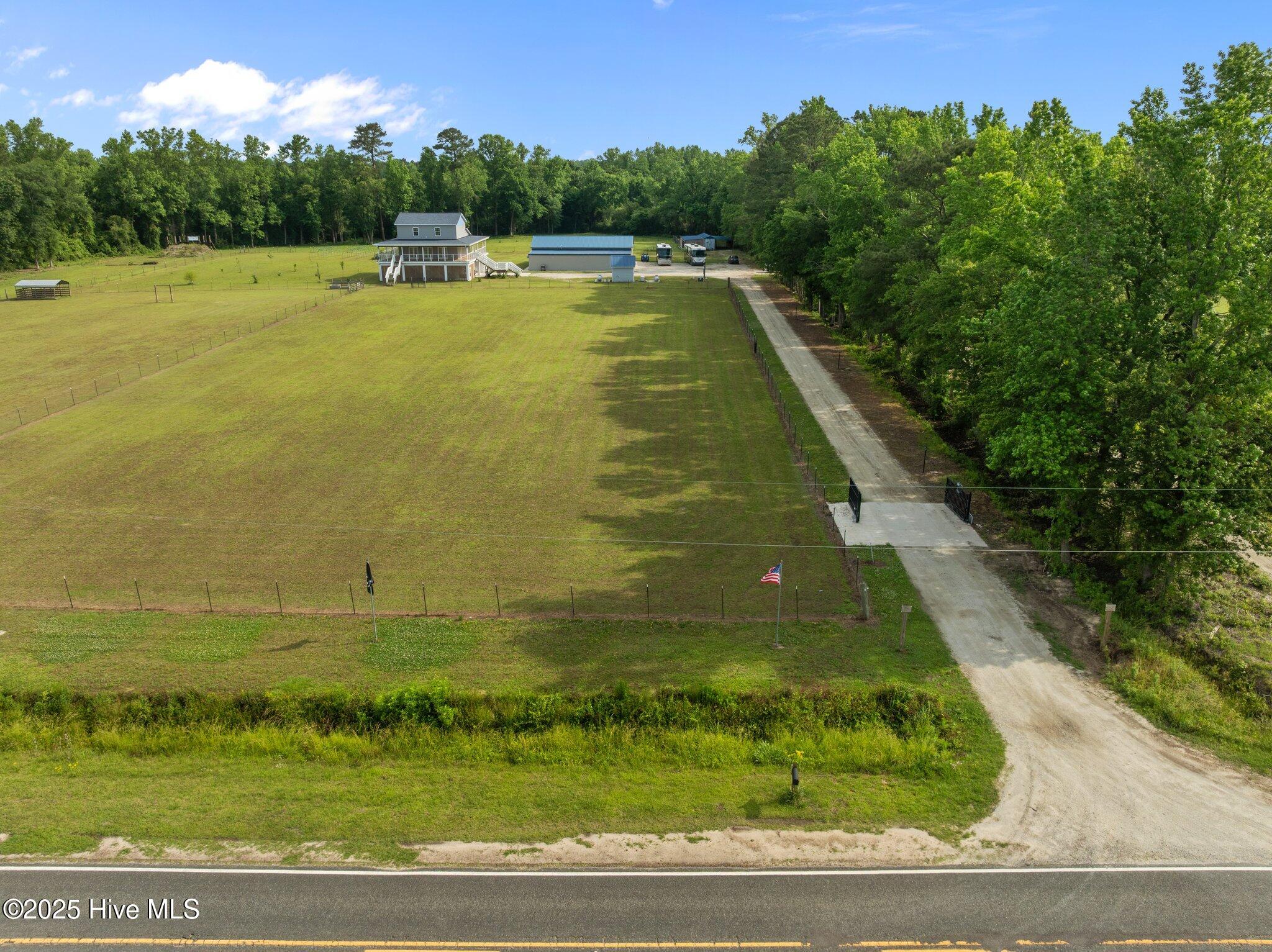 2142 Raccoon Road