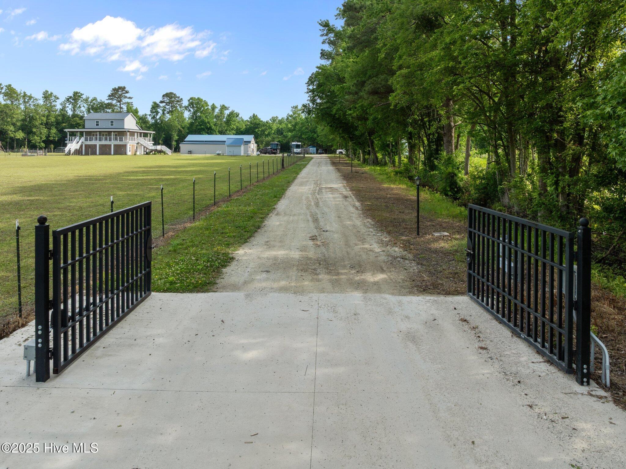 2142 Raccoon Road