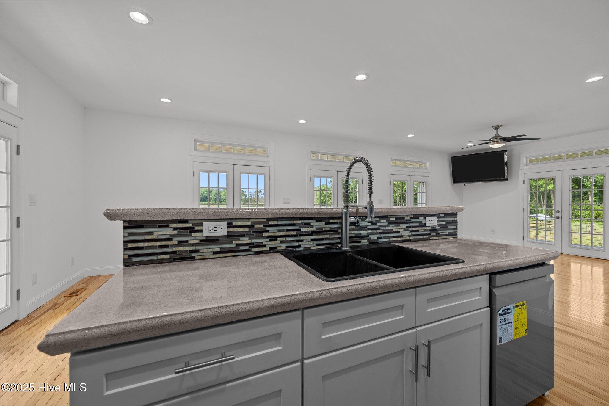 2142 Raccoon Road