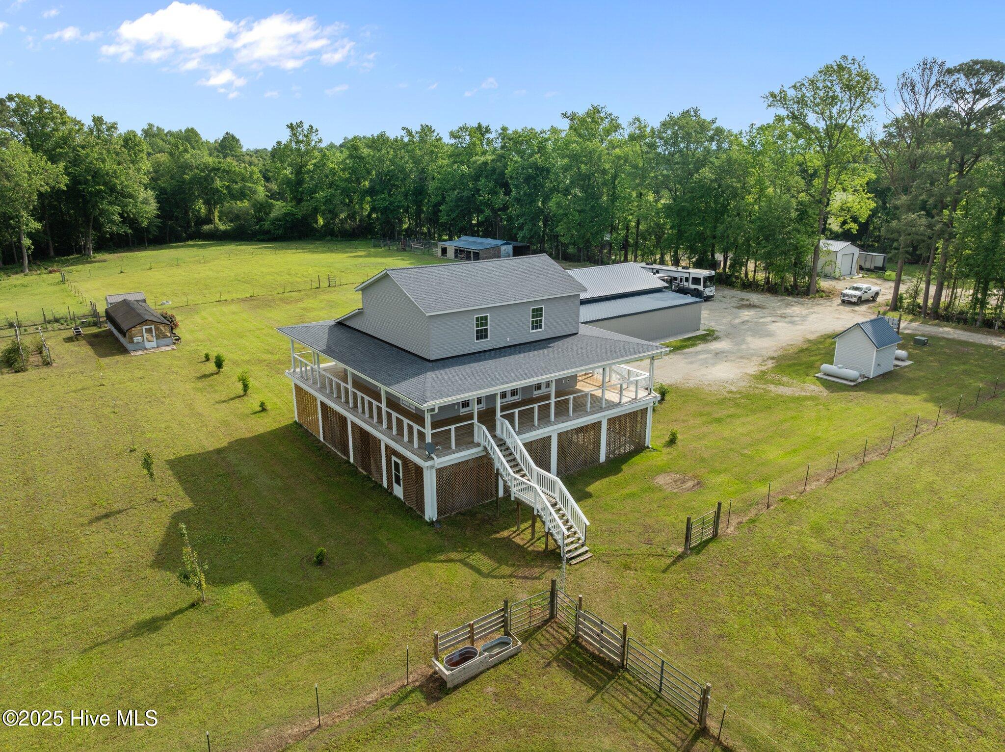2142 Raccoon Road