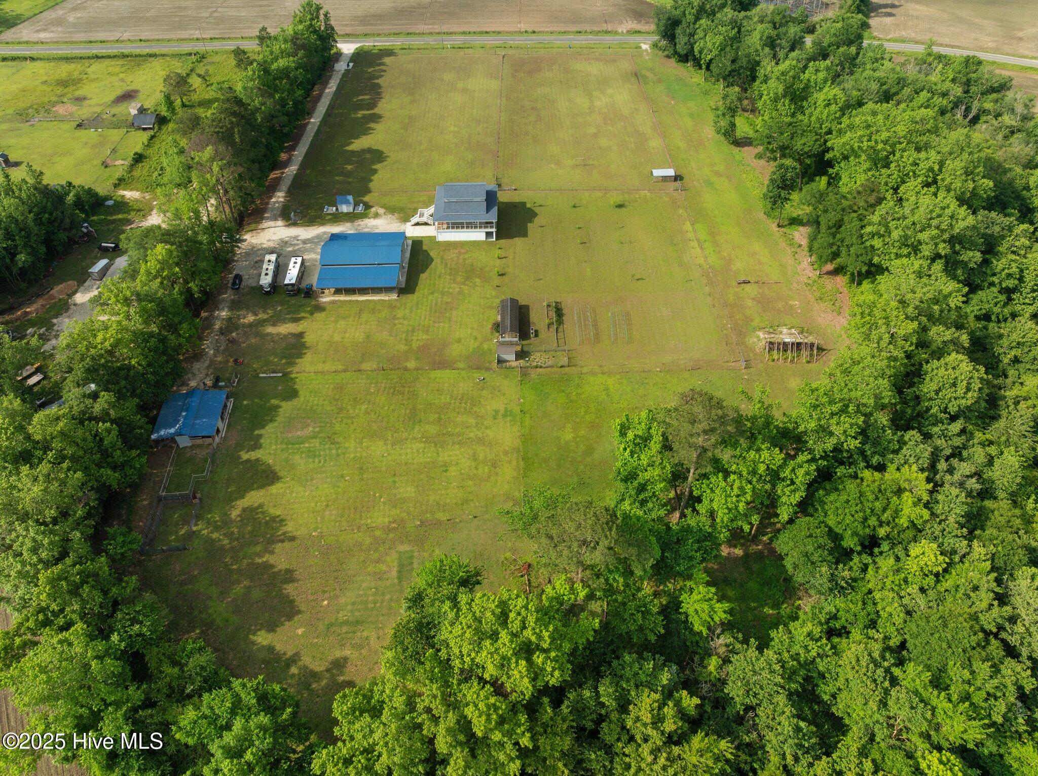 2142 Raccoon Road