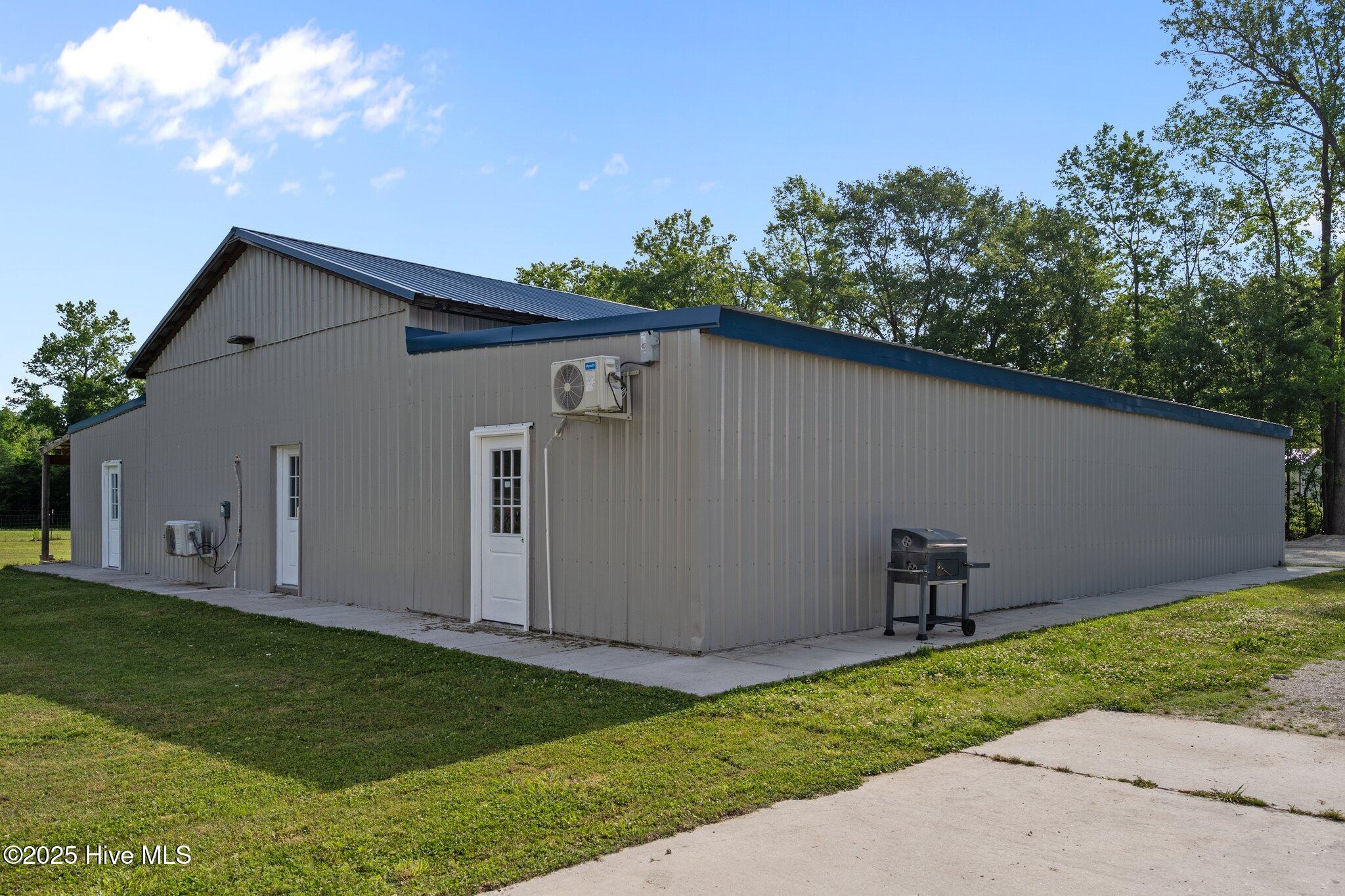 2142 Raccoon Road