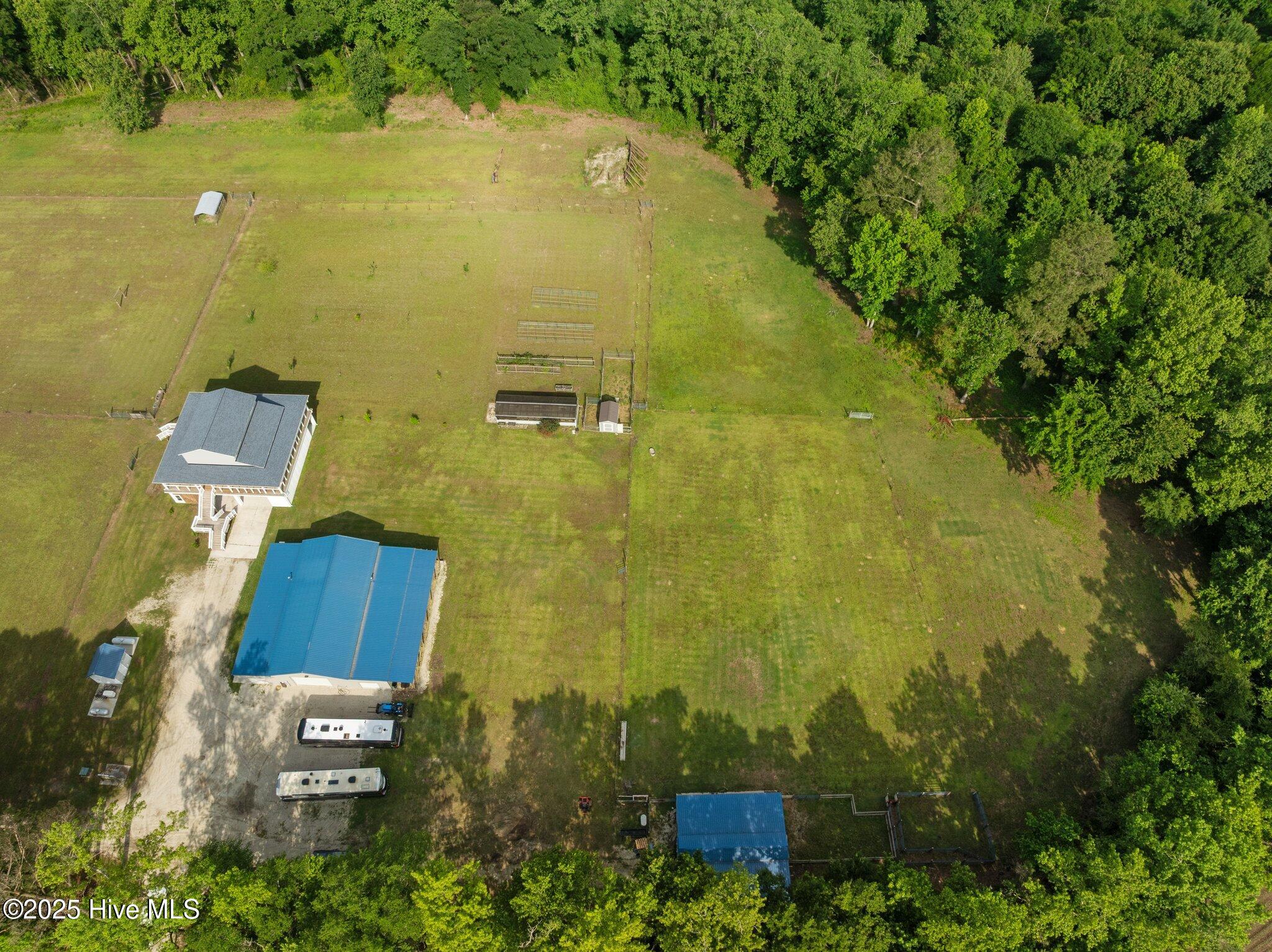 2142 Raccoon Road