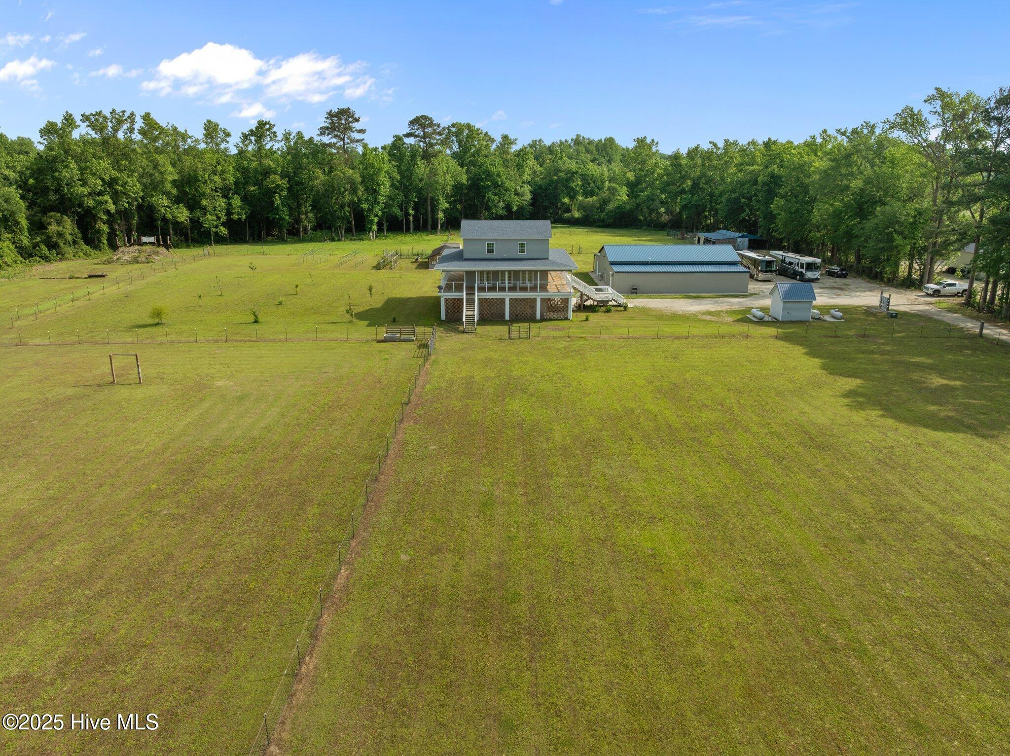 2142 Raccoon Road