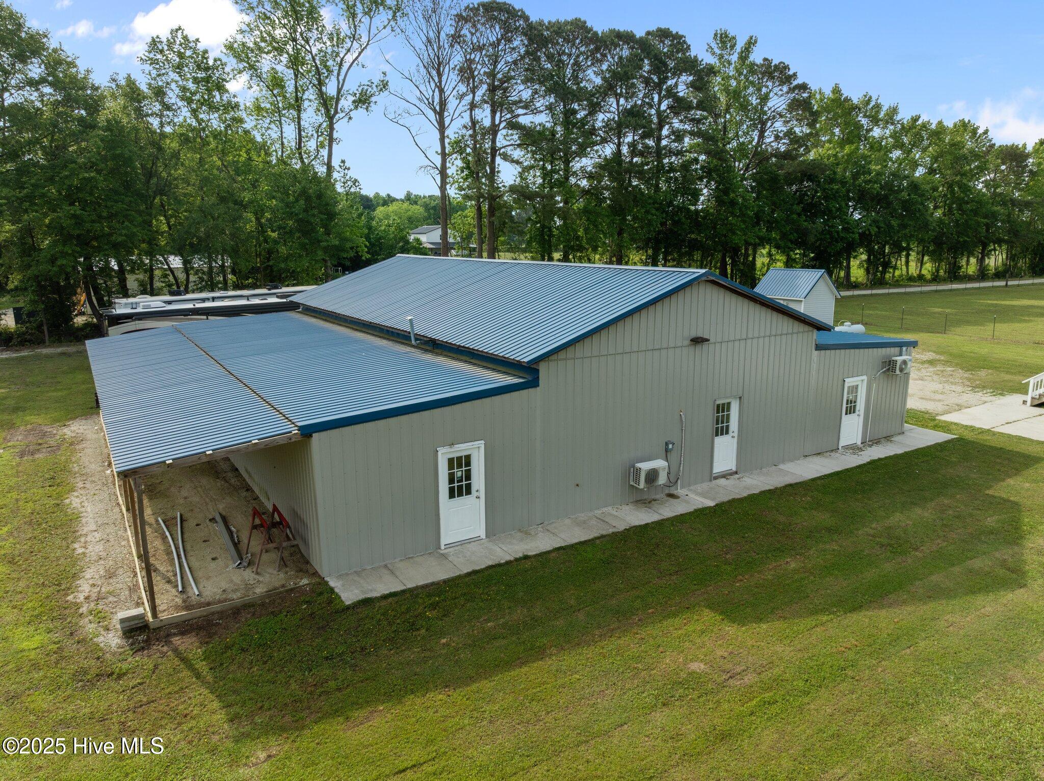 2142 Raccoon Road