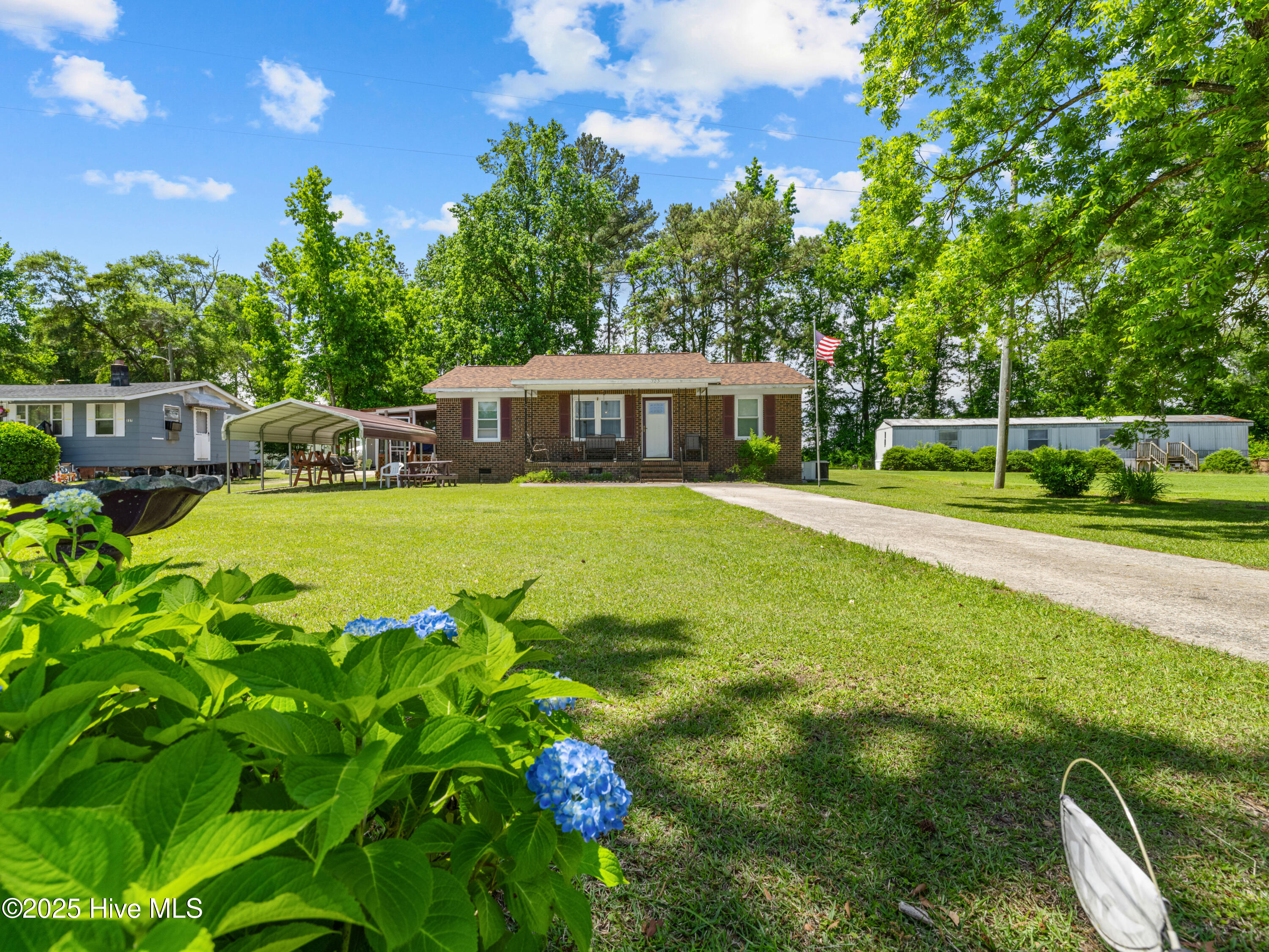 323 Alexander Rouse Road