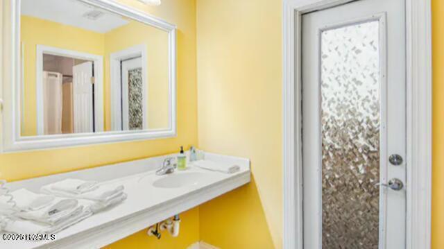 1501 N New River Drive, 201