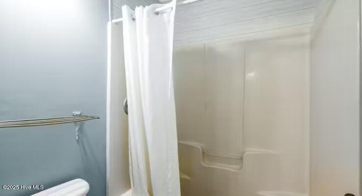 1501 N New River Drive, 202