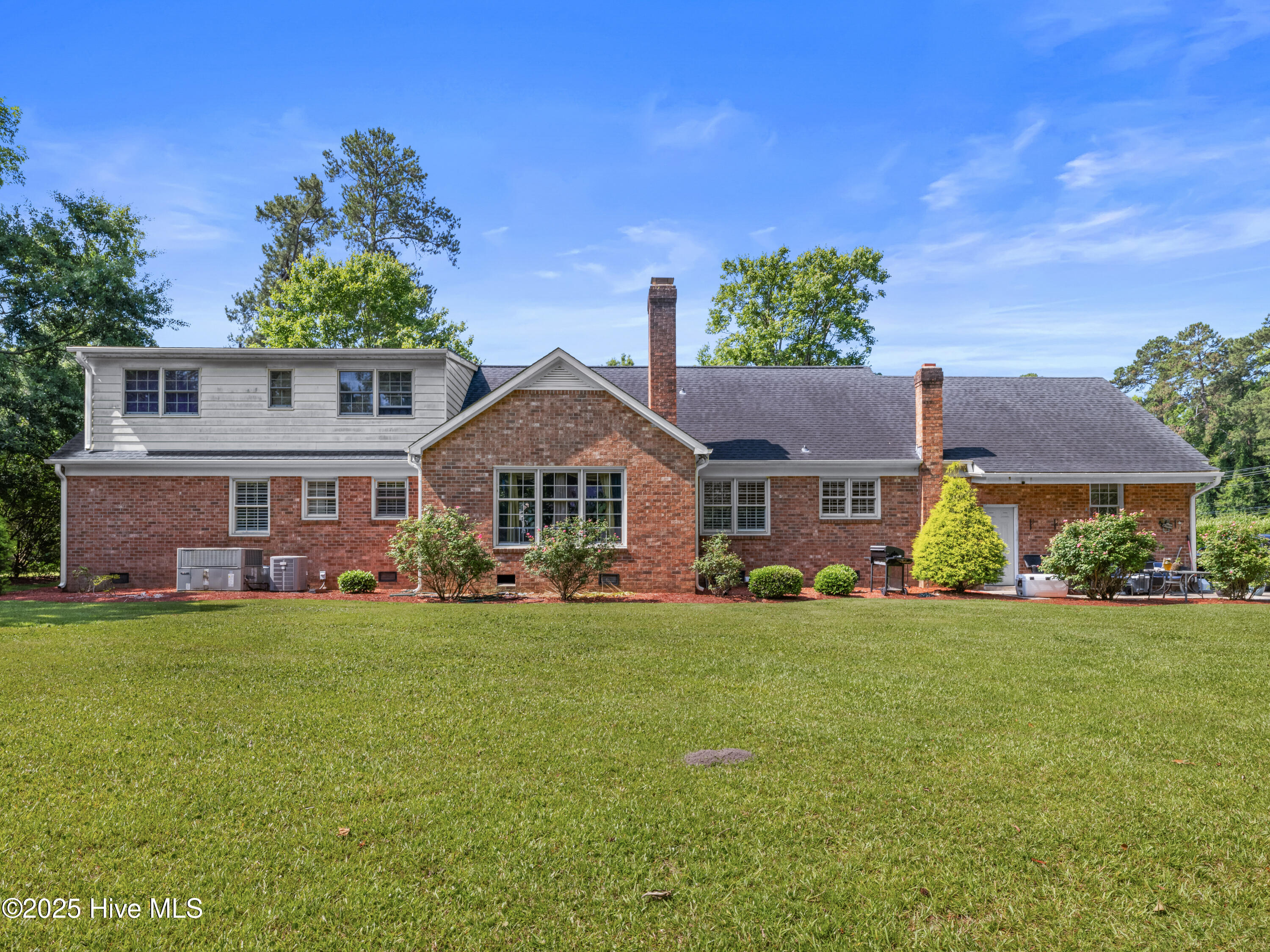 1911 Pawnee Drive