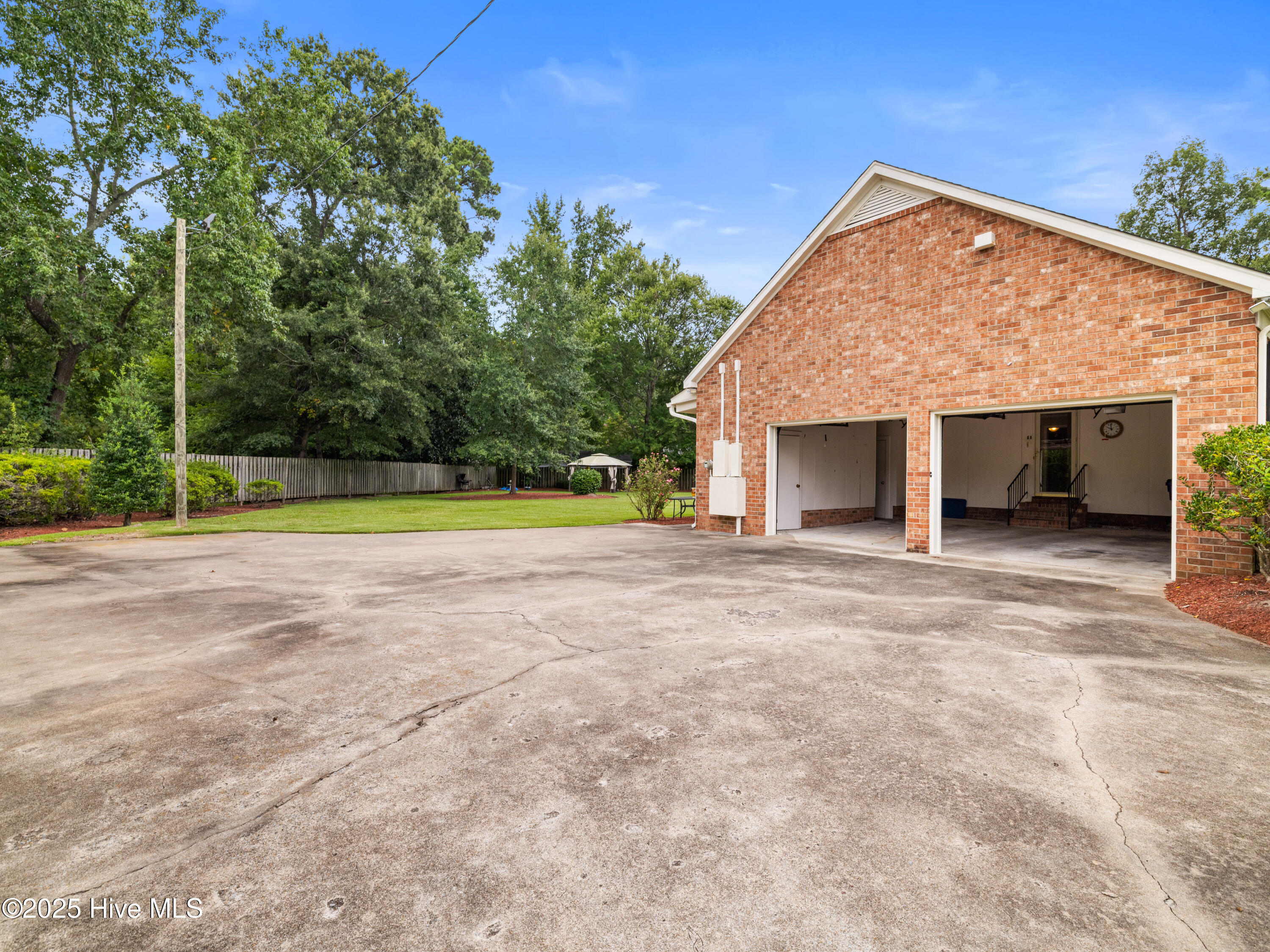 1911 Pawnee Drive
