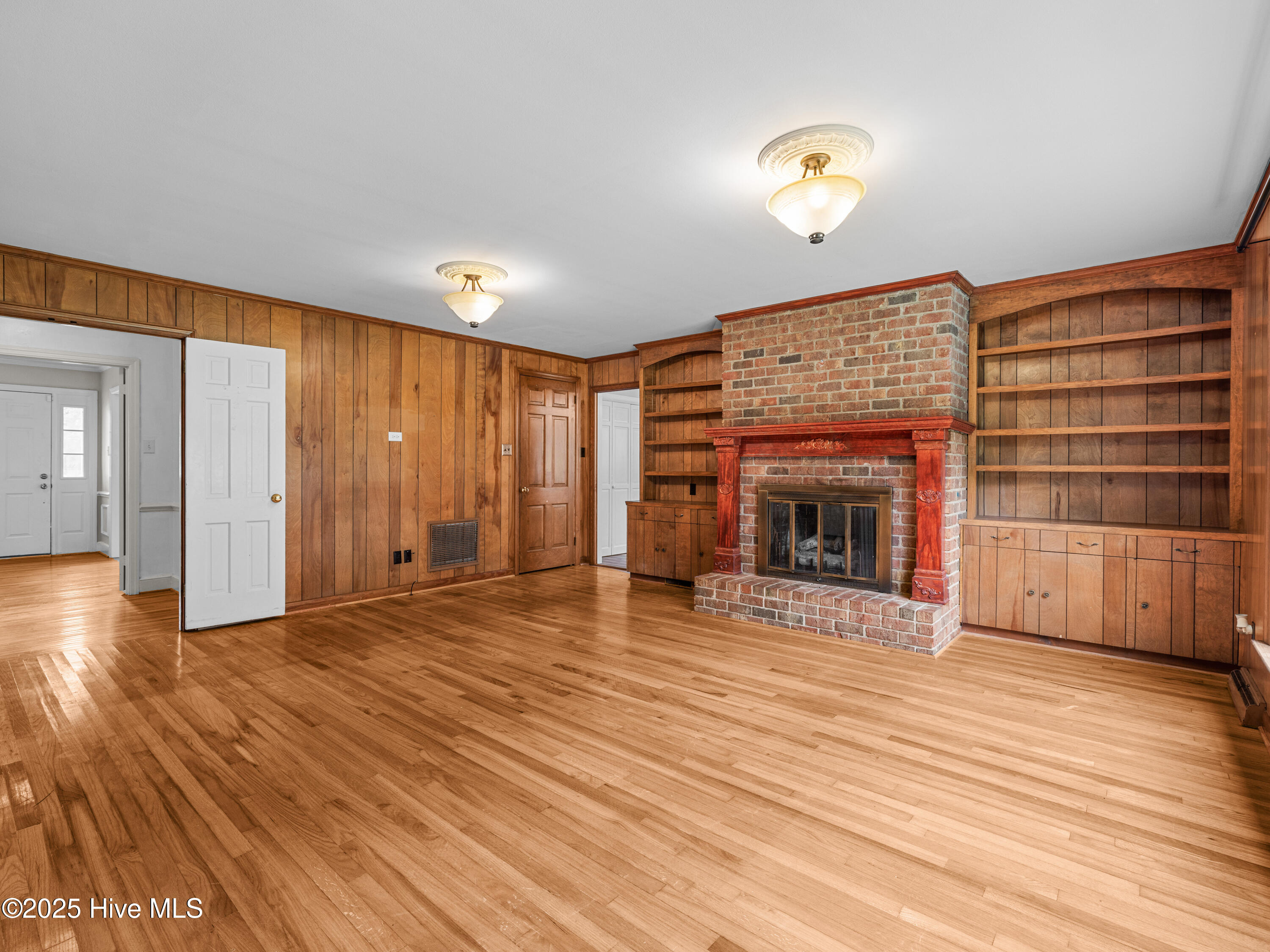1911 Pawnee Drive