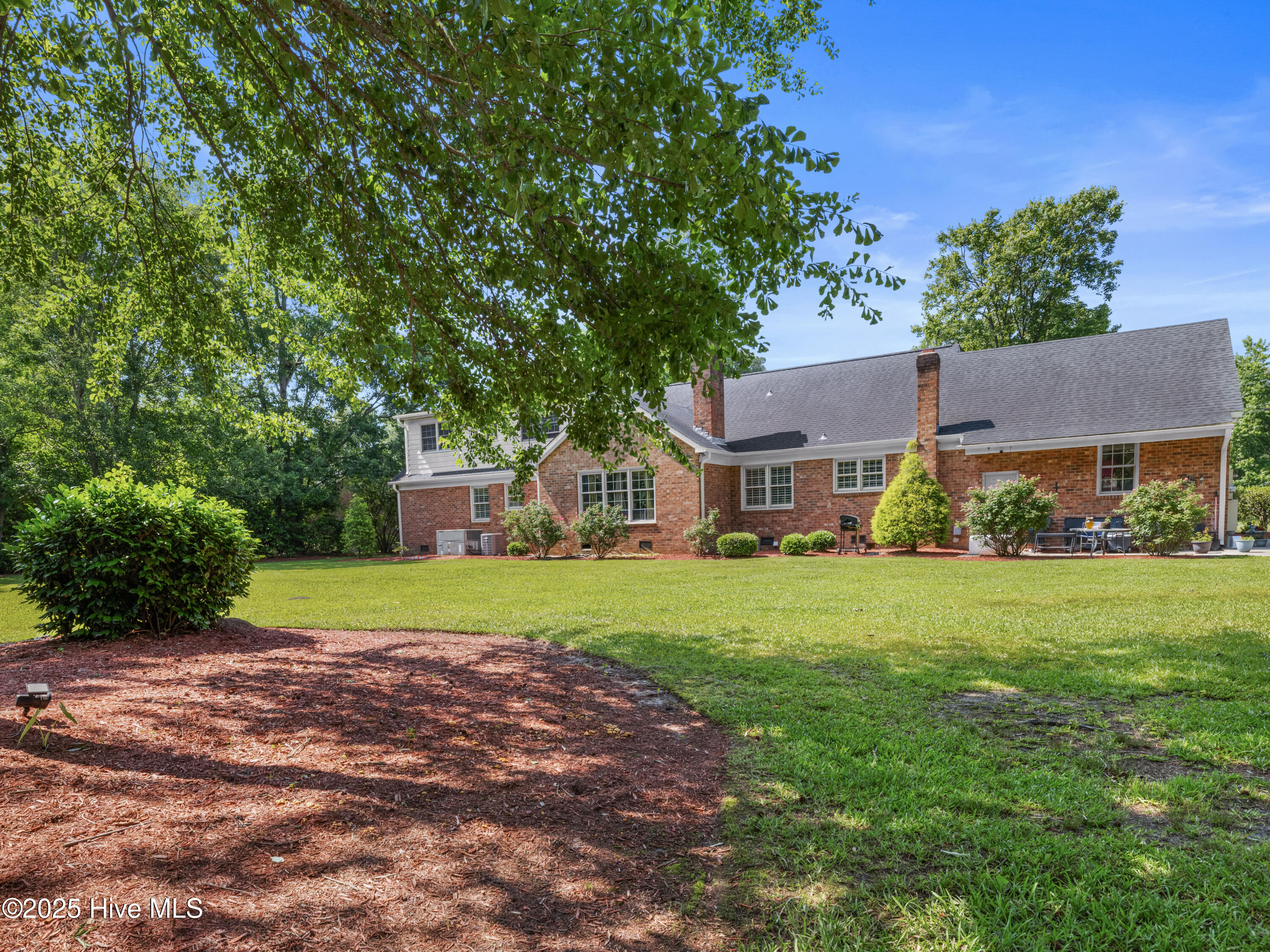 1911 Pawnee Drive