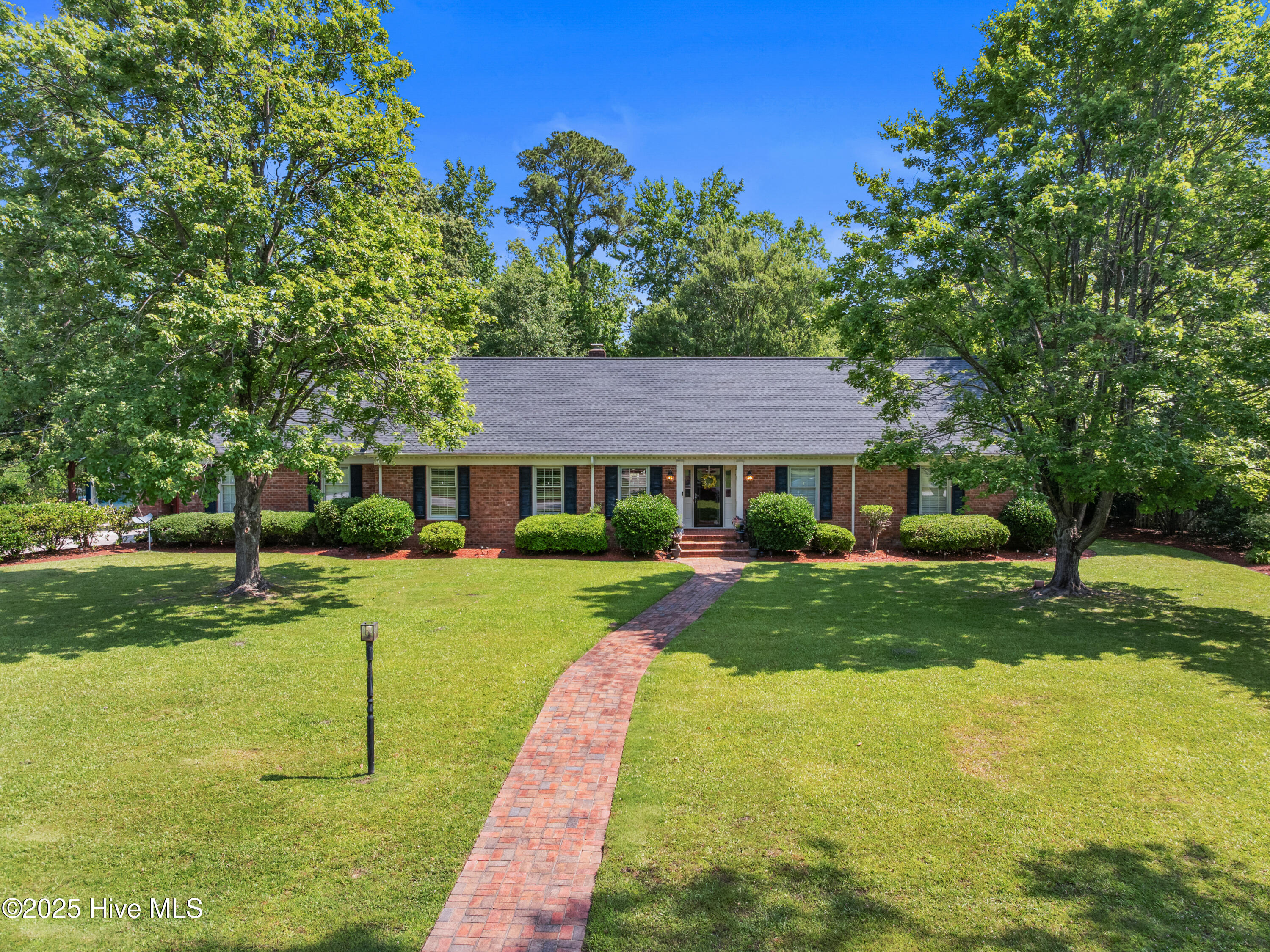 1911 Pawnee Drive