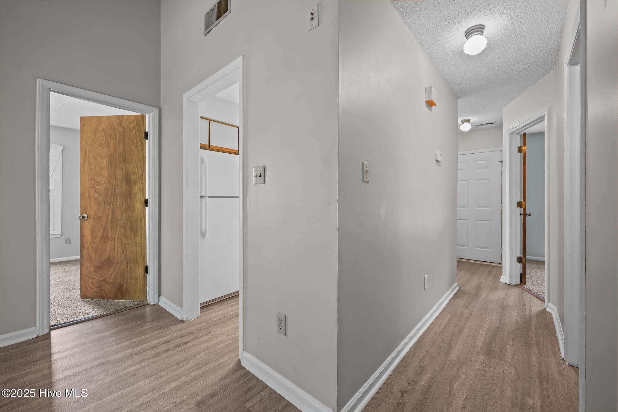 1947 Rolling Ridge Drive