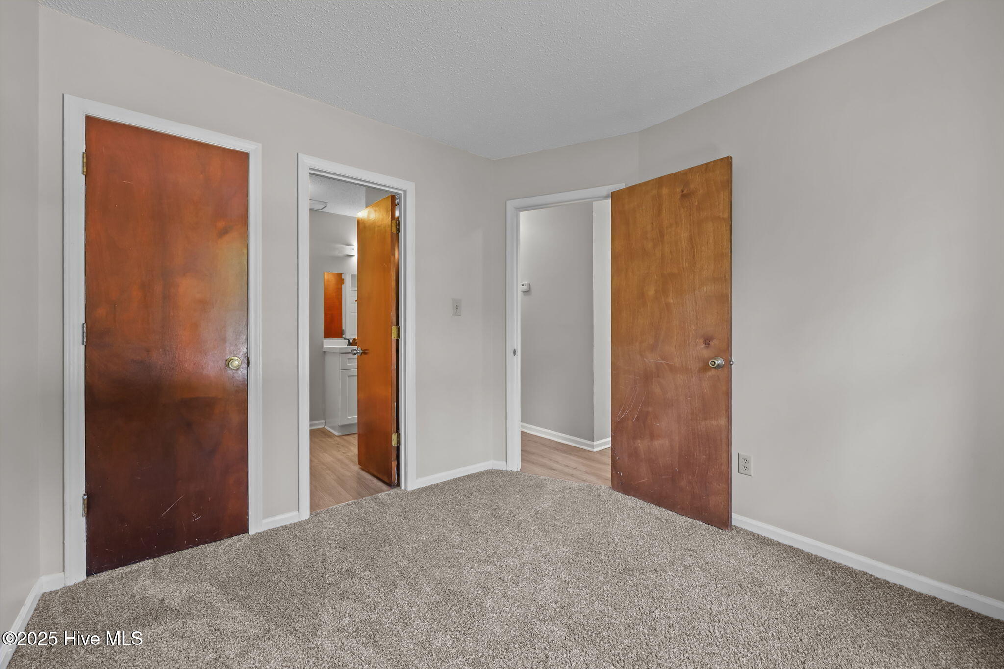 1947 Rolling Ridge Drive