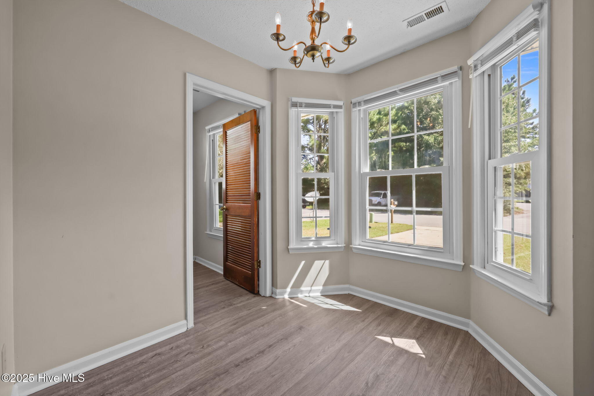 1947 Rolling Ridge Drive