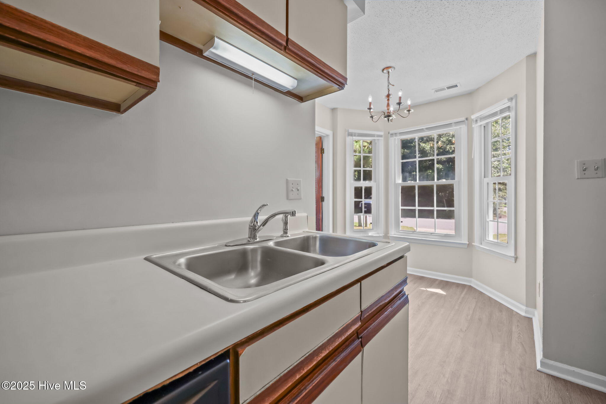 1947 Rolling Ridge Drive