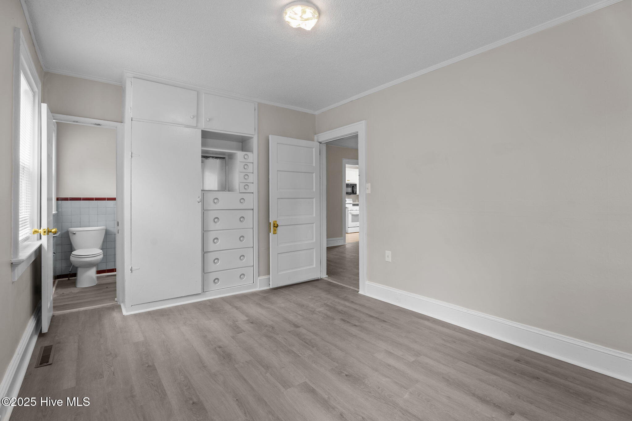 102 S Pineview Avenue