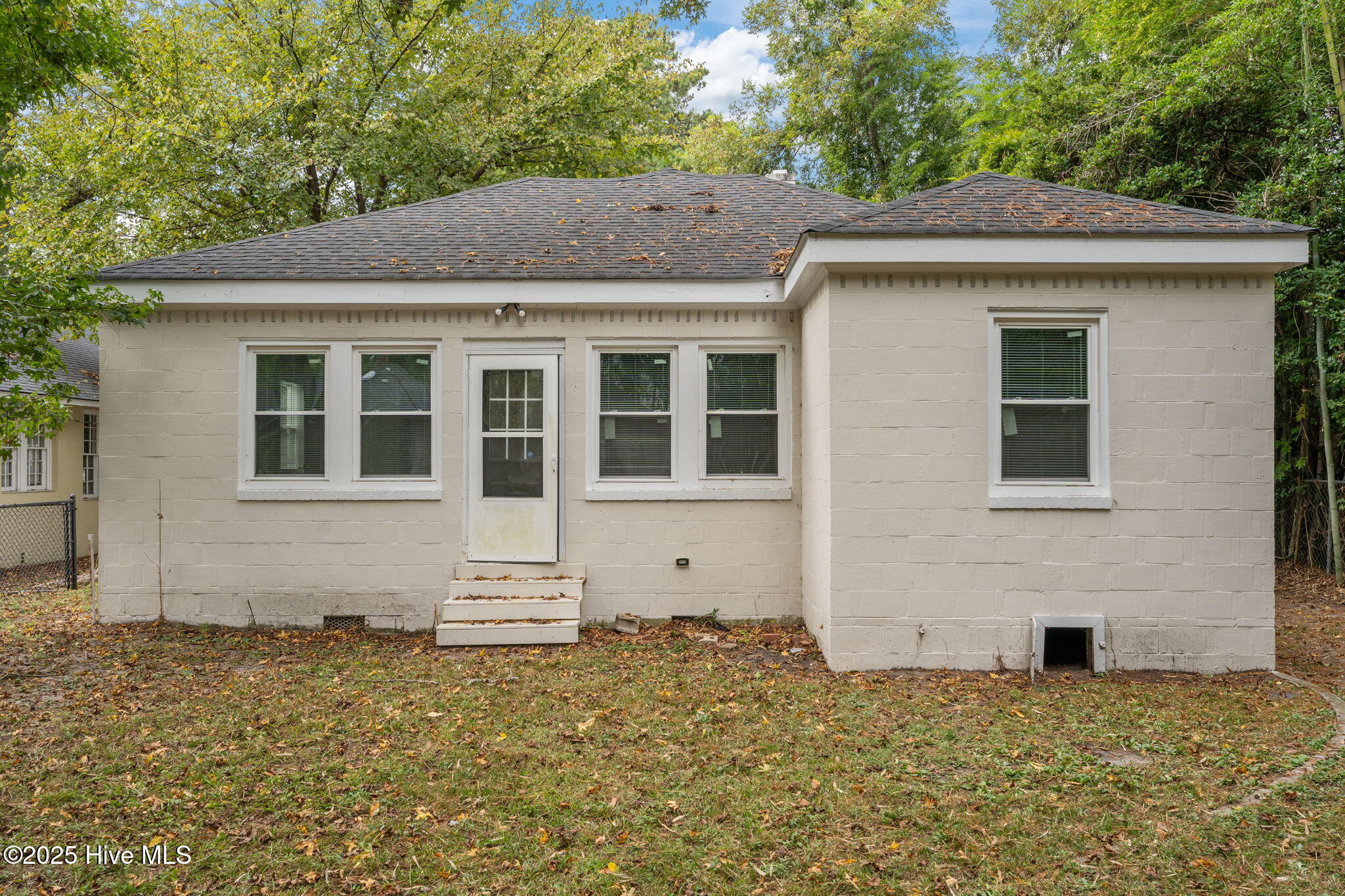 102 S Pineview Avenue