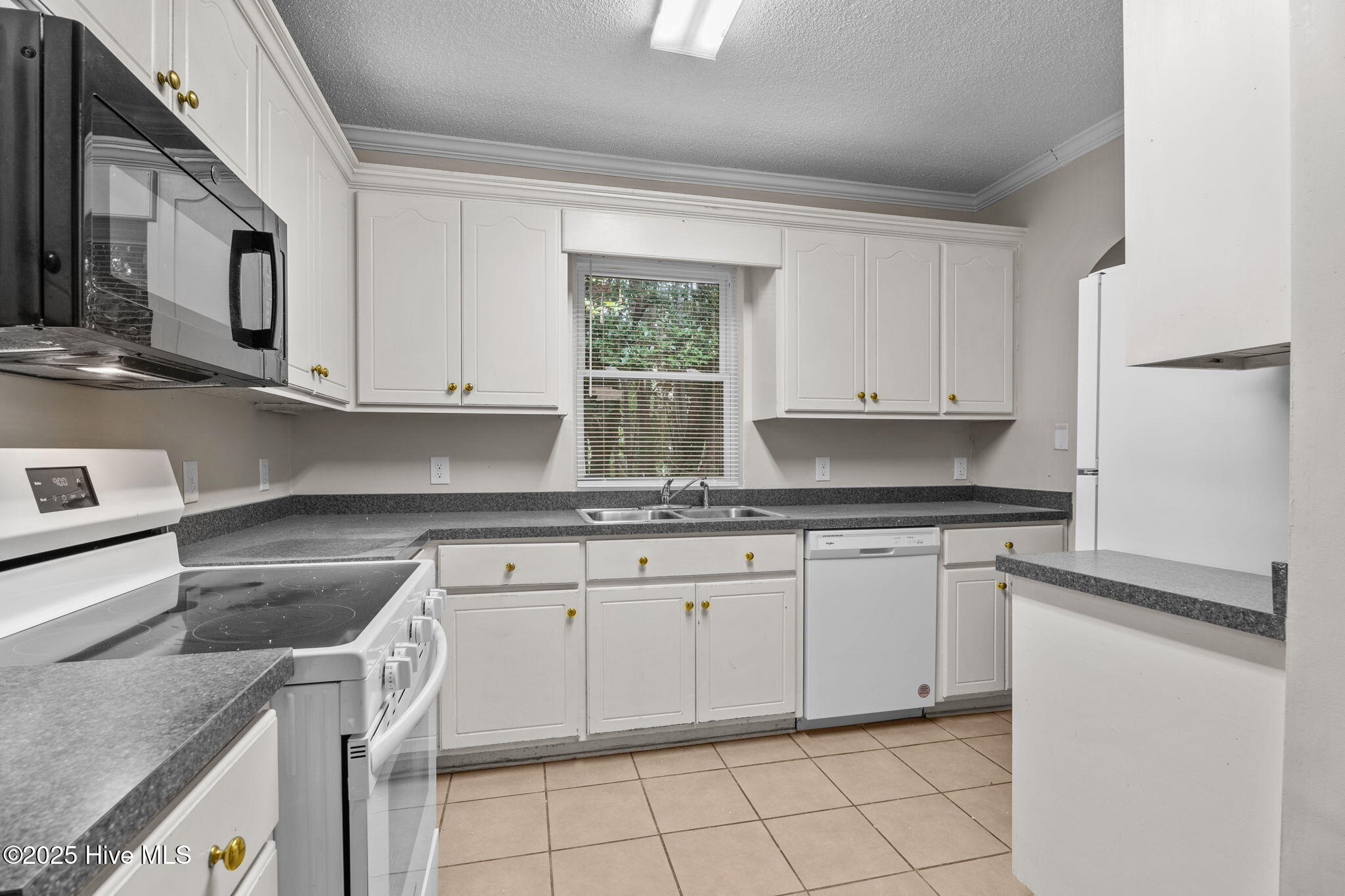 102 S Pineview Avenue