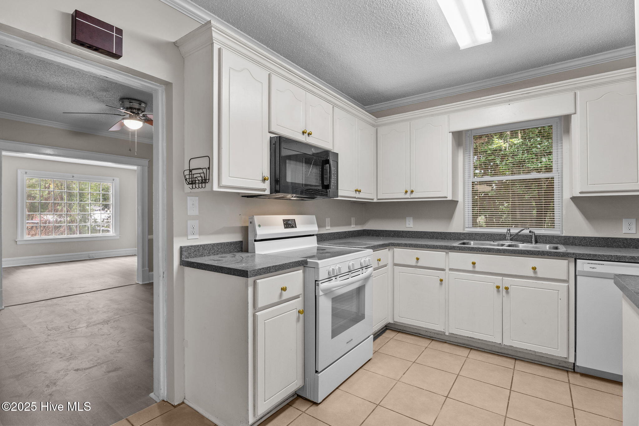 102 S Pineview Avenue