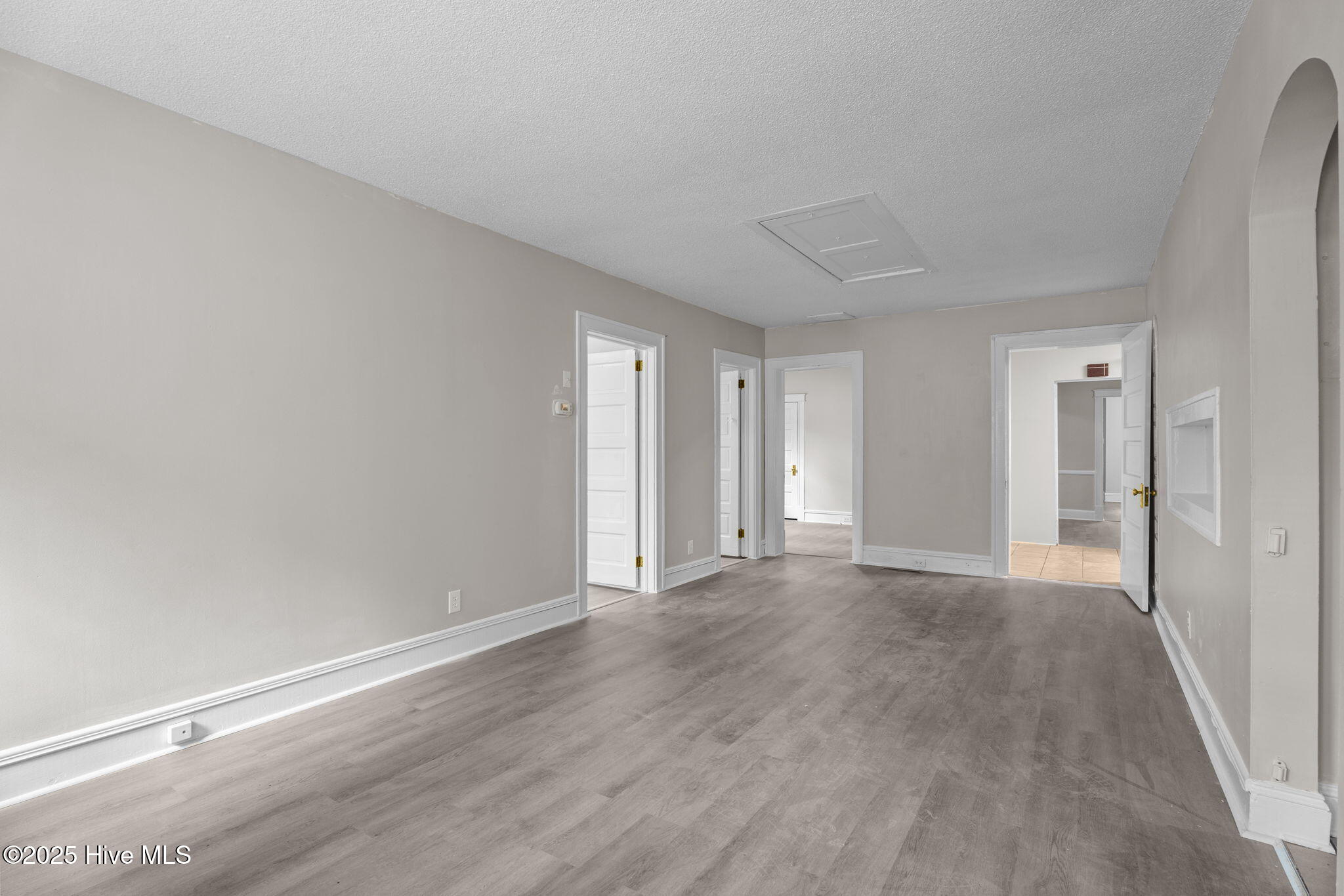 102 S Pineview Avenue