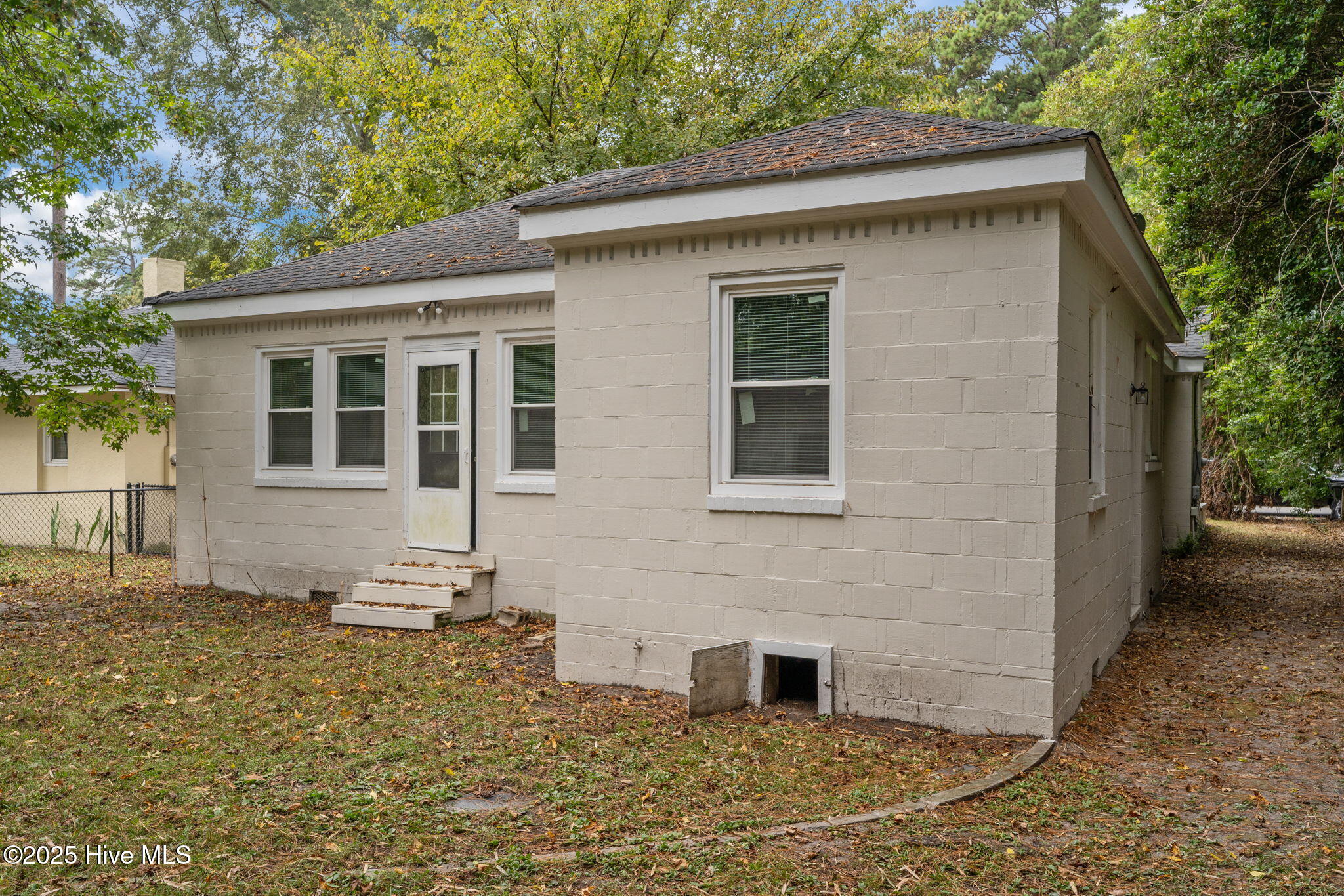 102 S Pineview Avenue