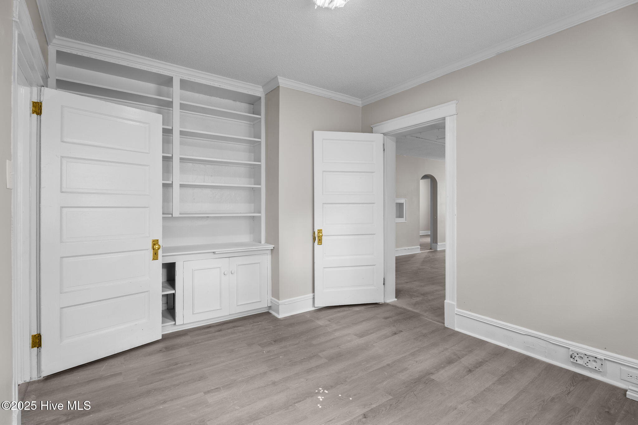 102 S Pineview Avenue