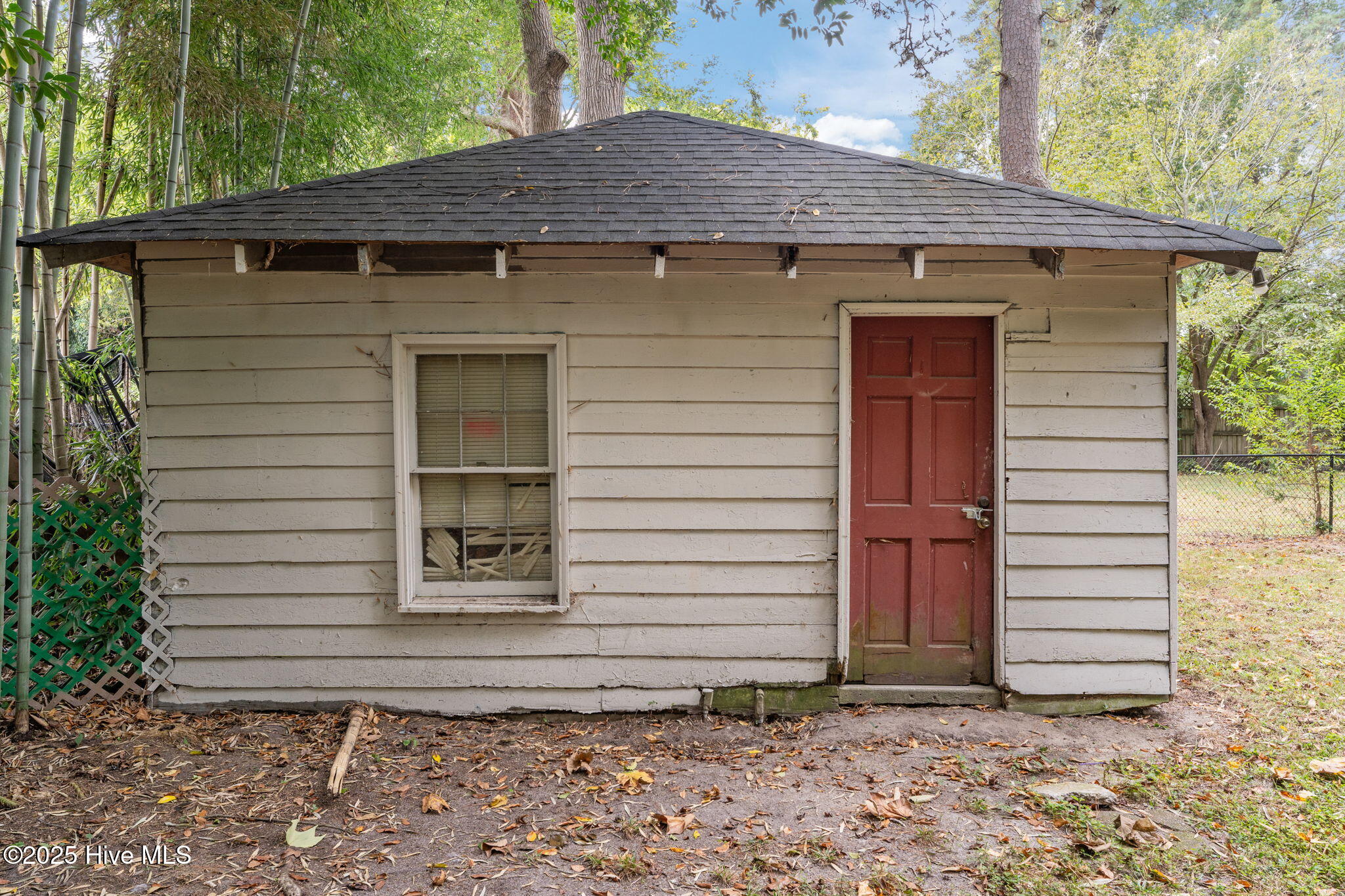 102 S Pineview Avenue