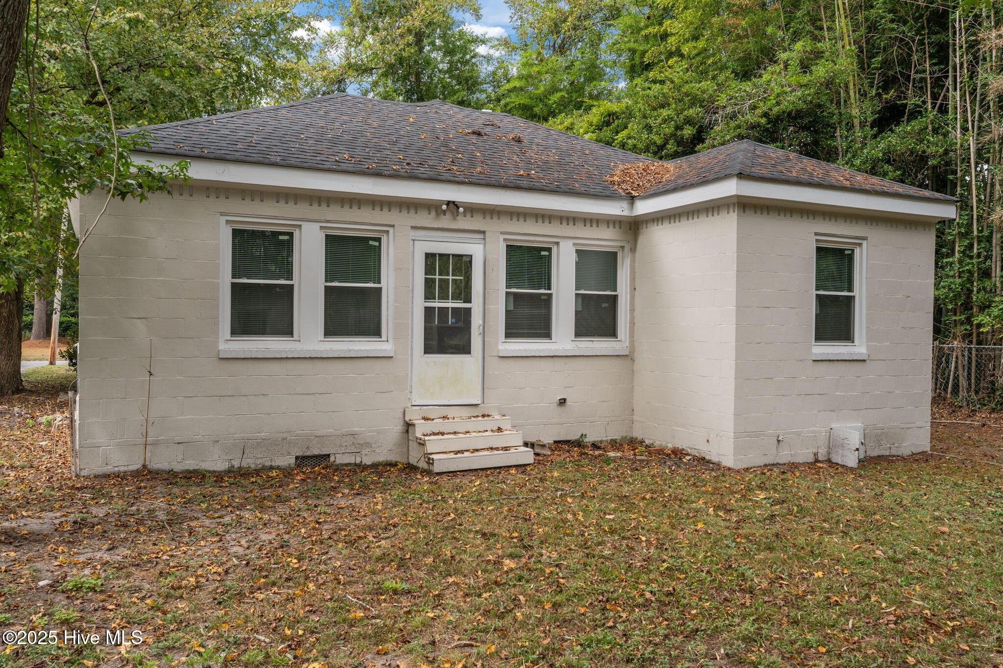 102 S Pineview Avenue