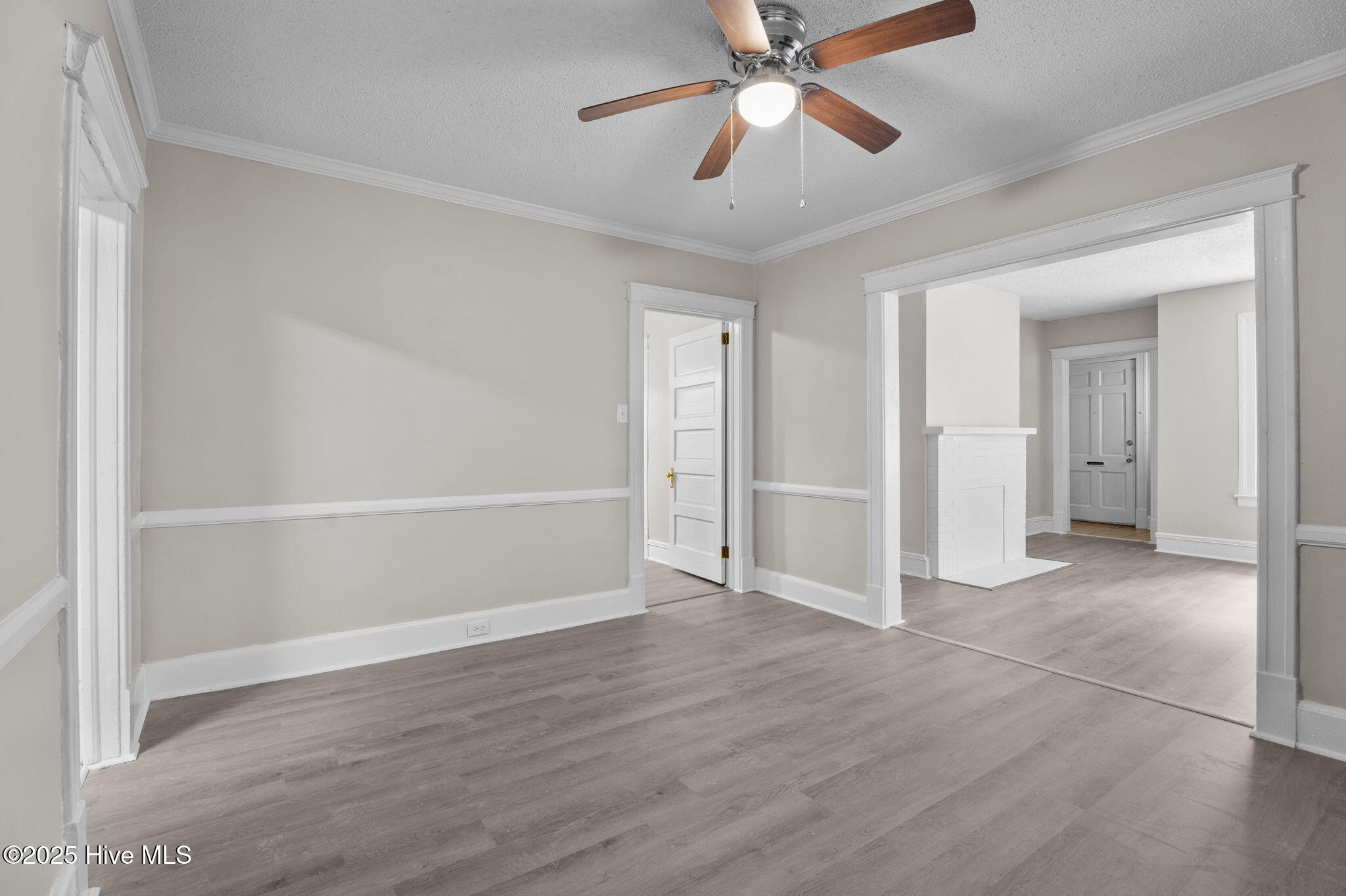 102 S Pineview Avenue