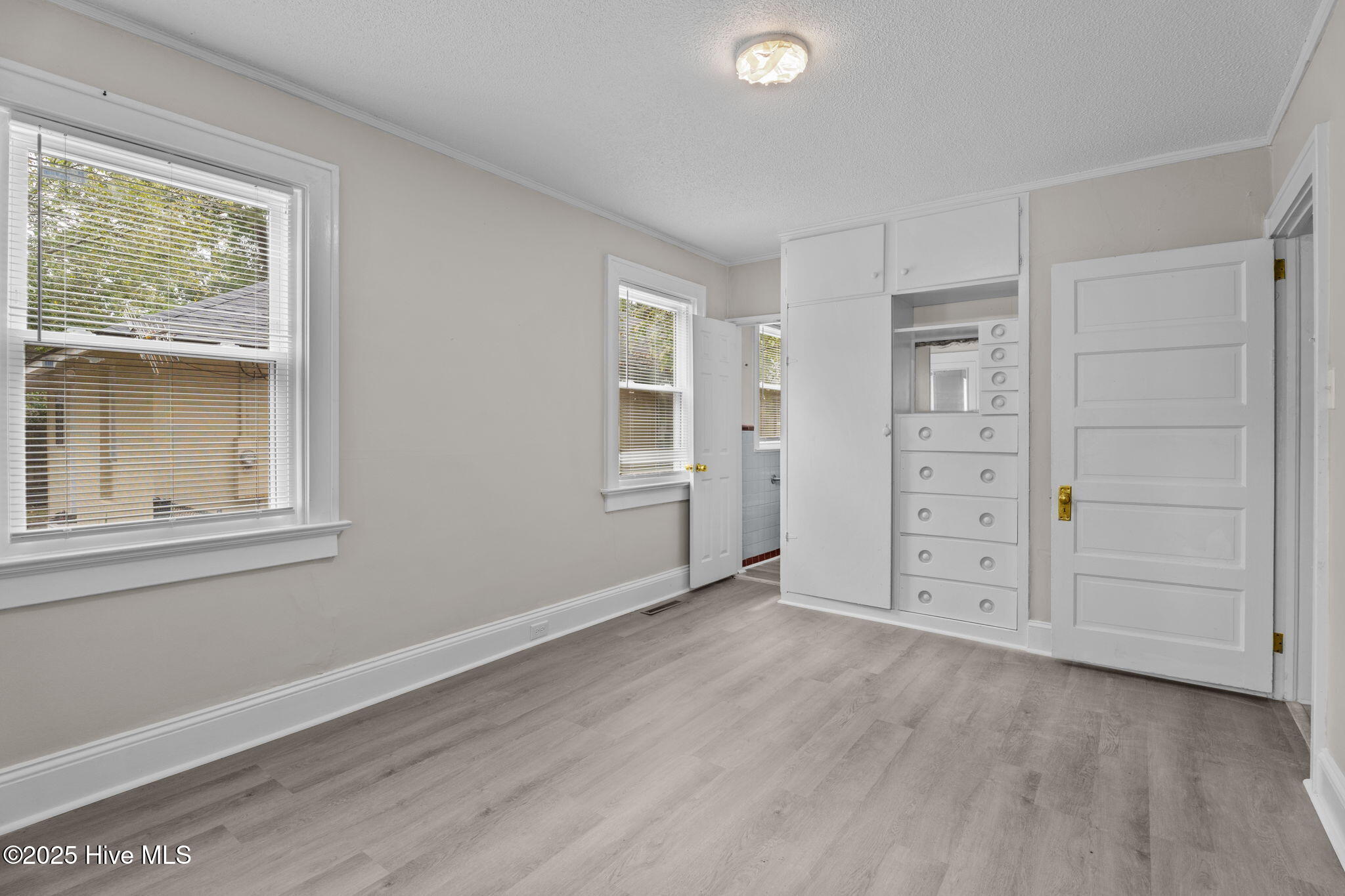 102 S Pineview Avenue