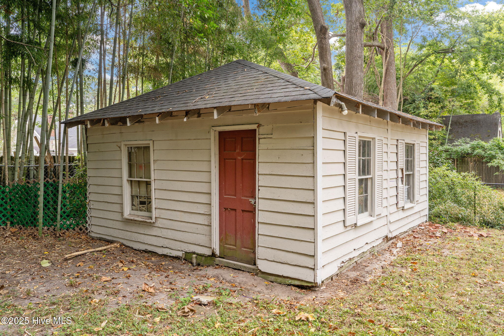 102 S Pineview Avenue