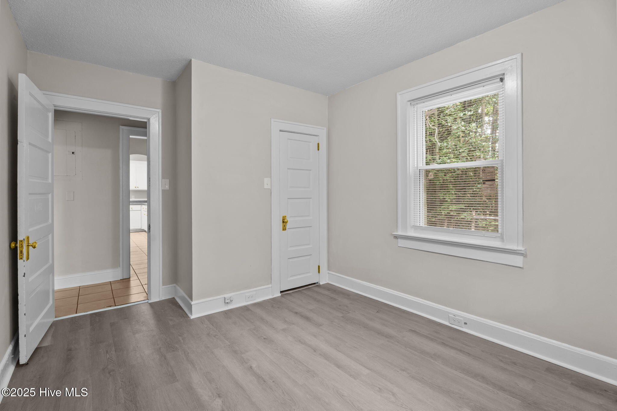 102 S Pineview Avenue