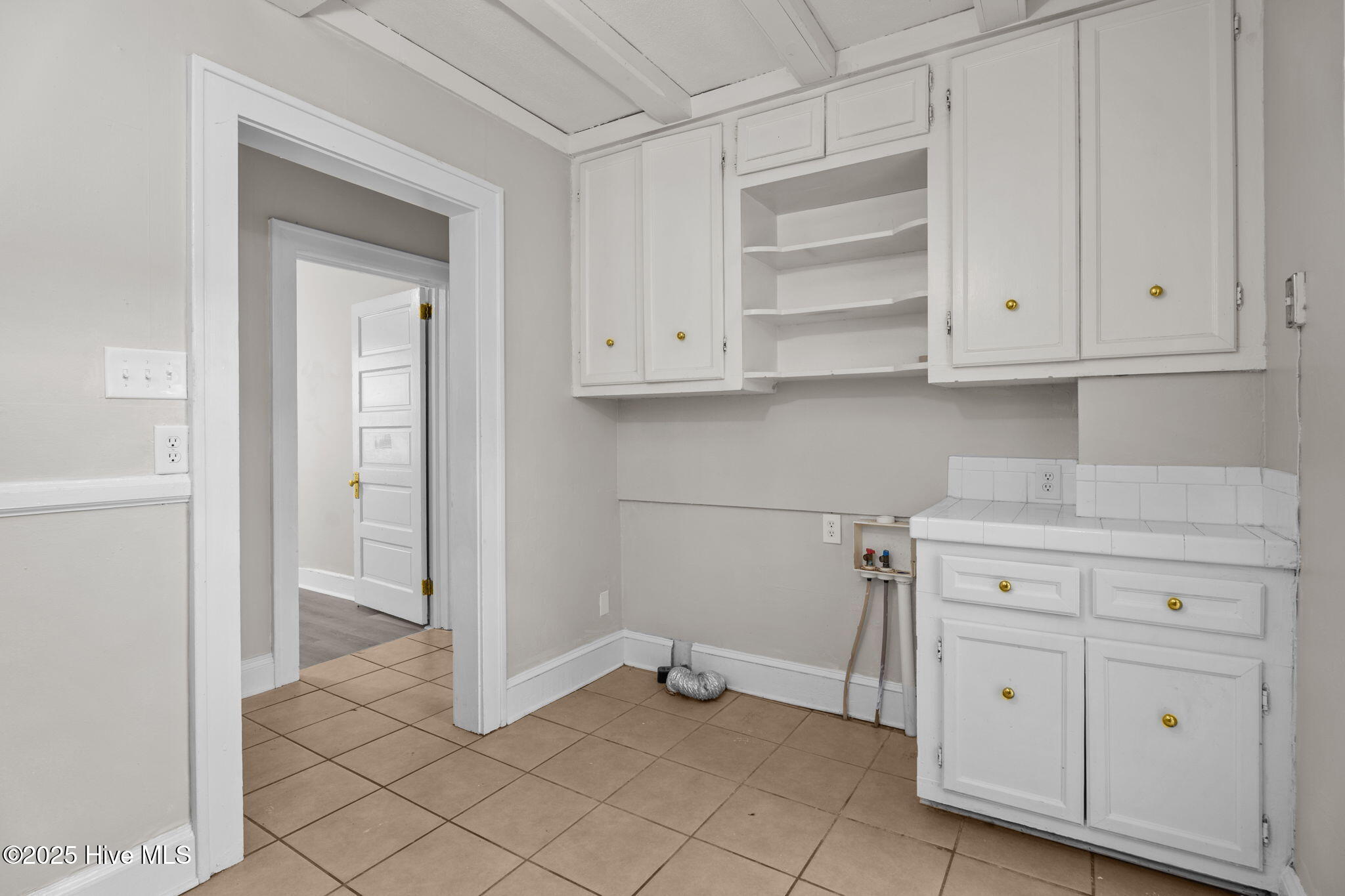 102 S Pineview Avenue