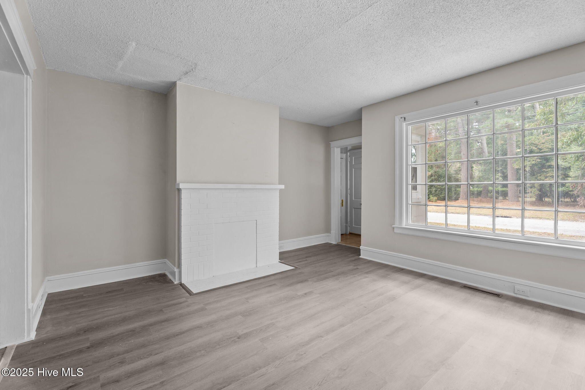 102 S Pineview Avenue