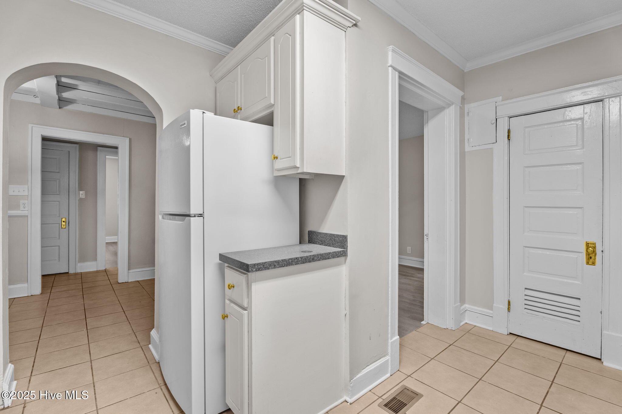 102 S Pineview Avenue