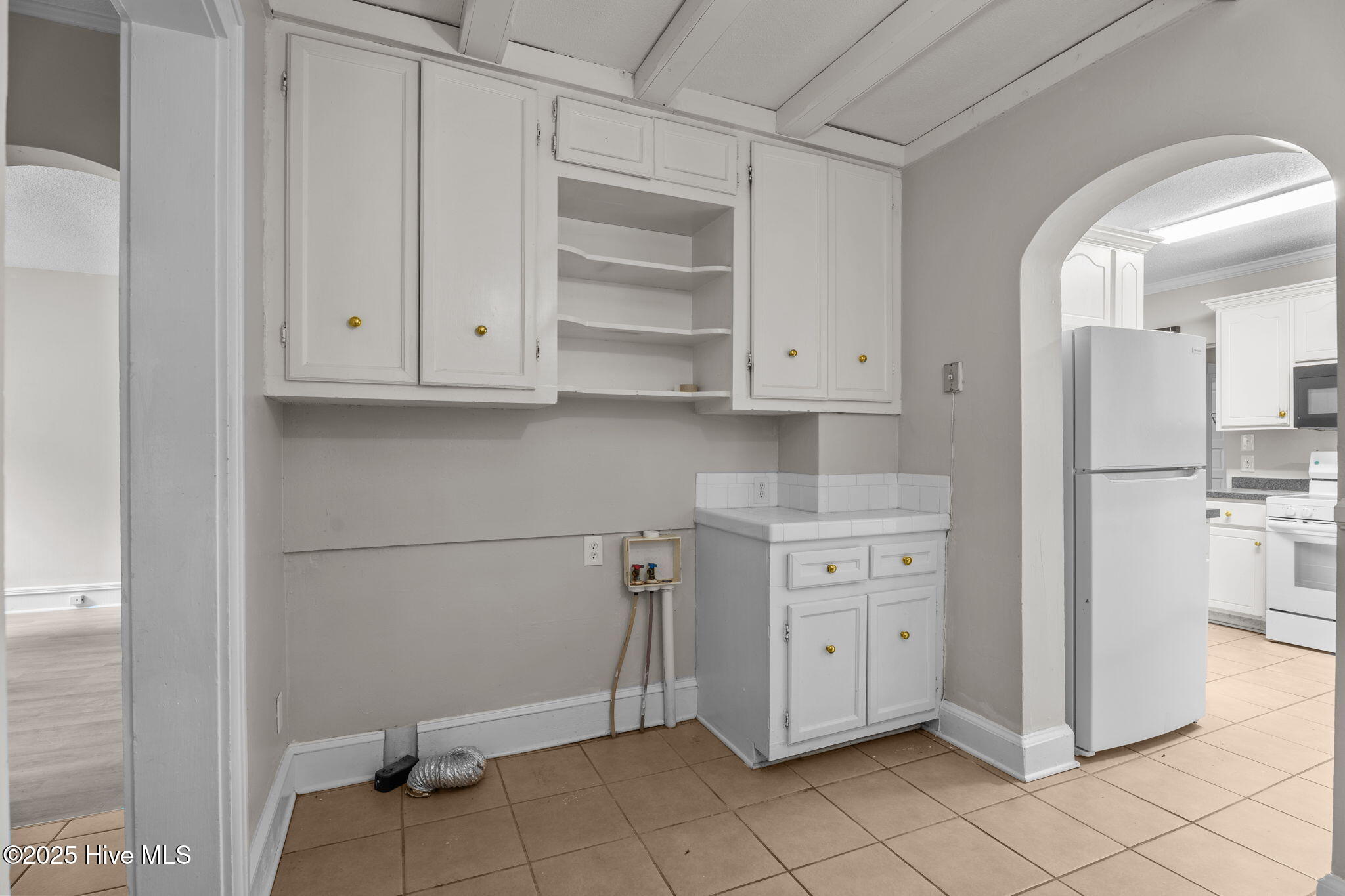 102 S Pineview Avenue