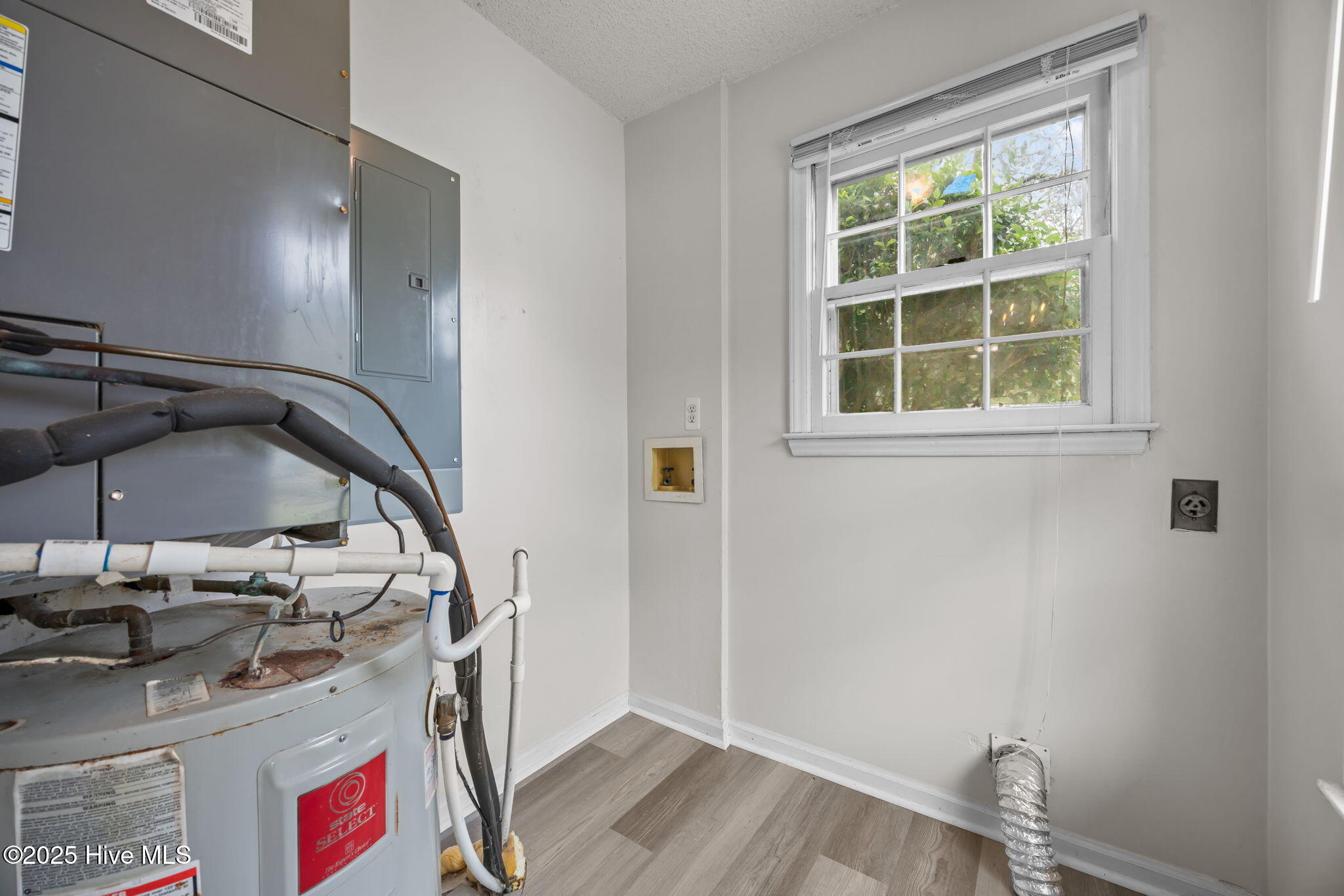 2500 Willow Crest Court