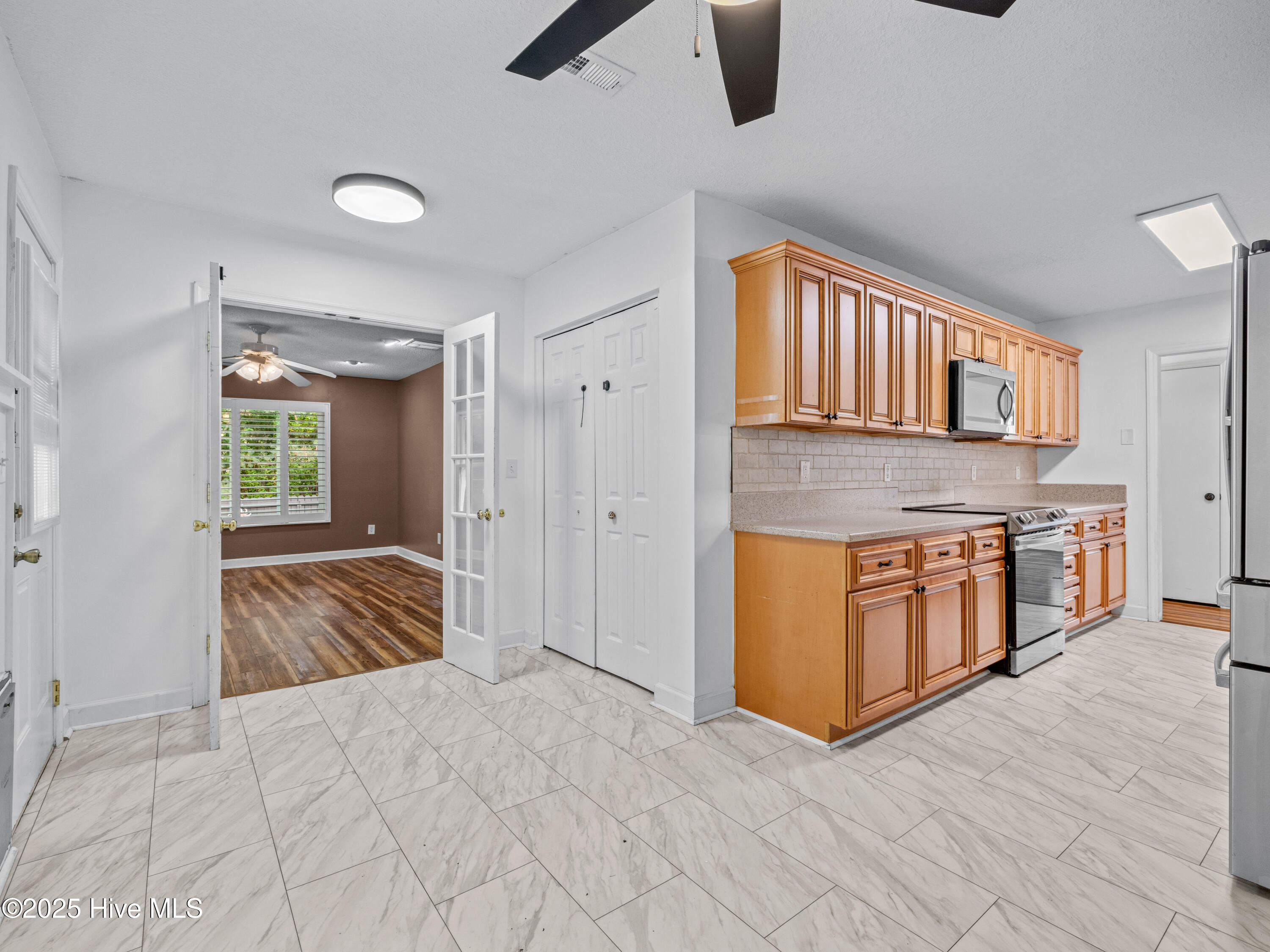 102 W Cameron Court, Jacksonville