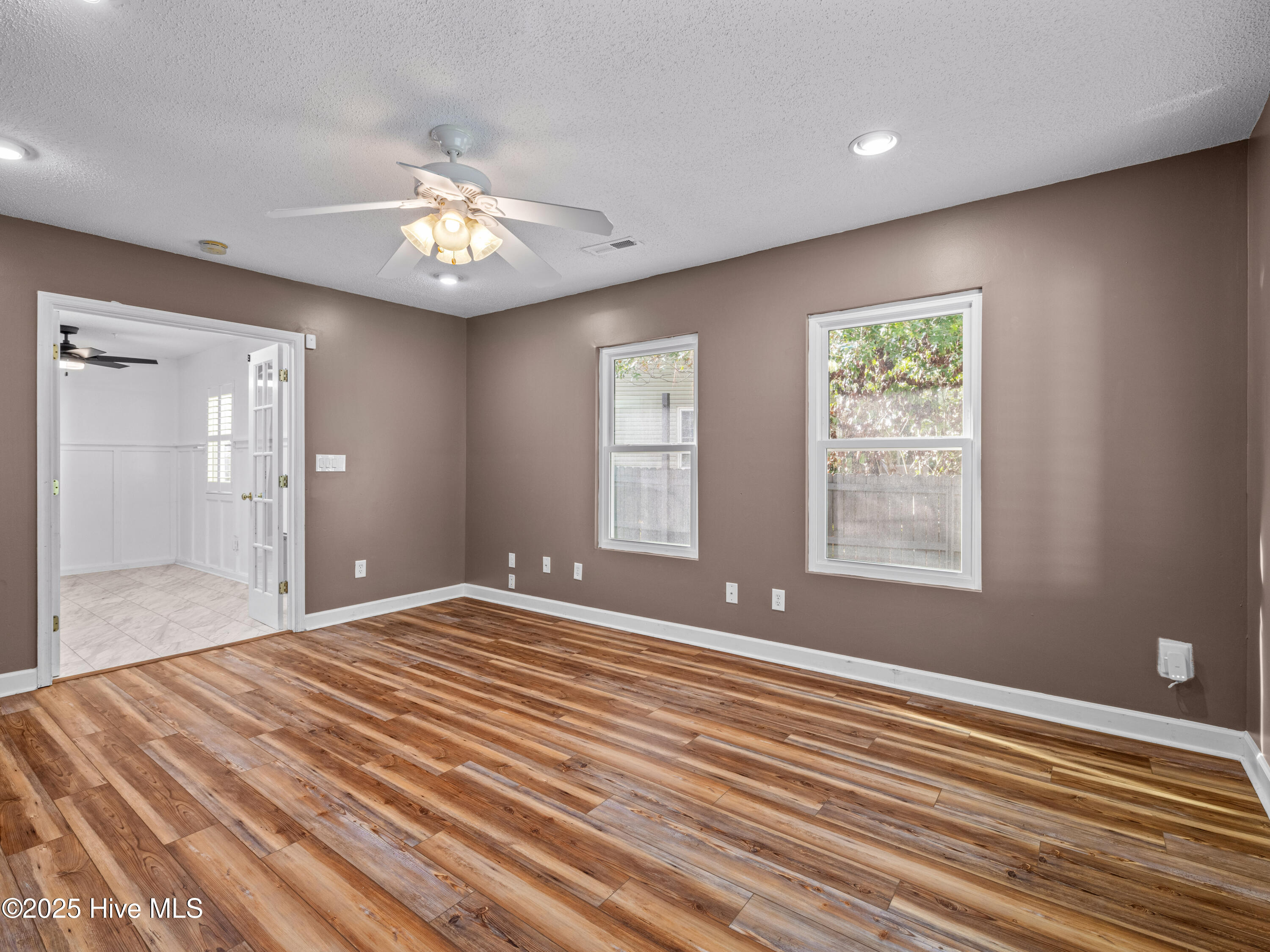 102 W Cameron Court, Jacksonville