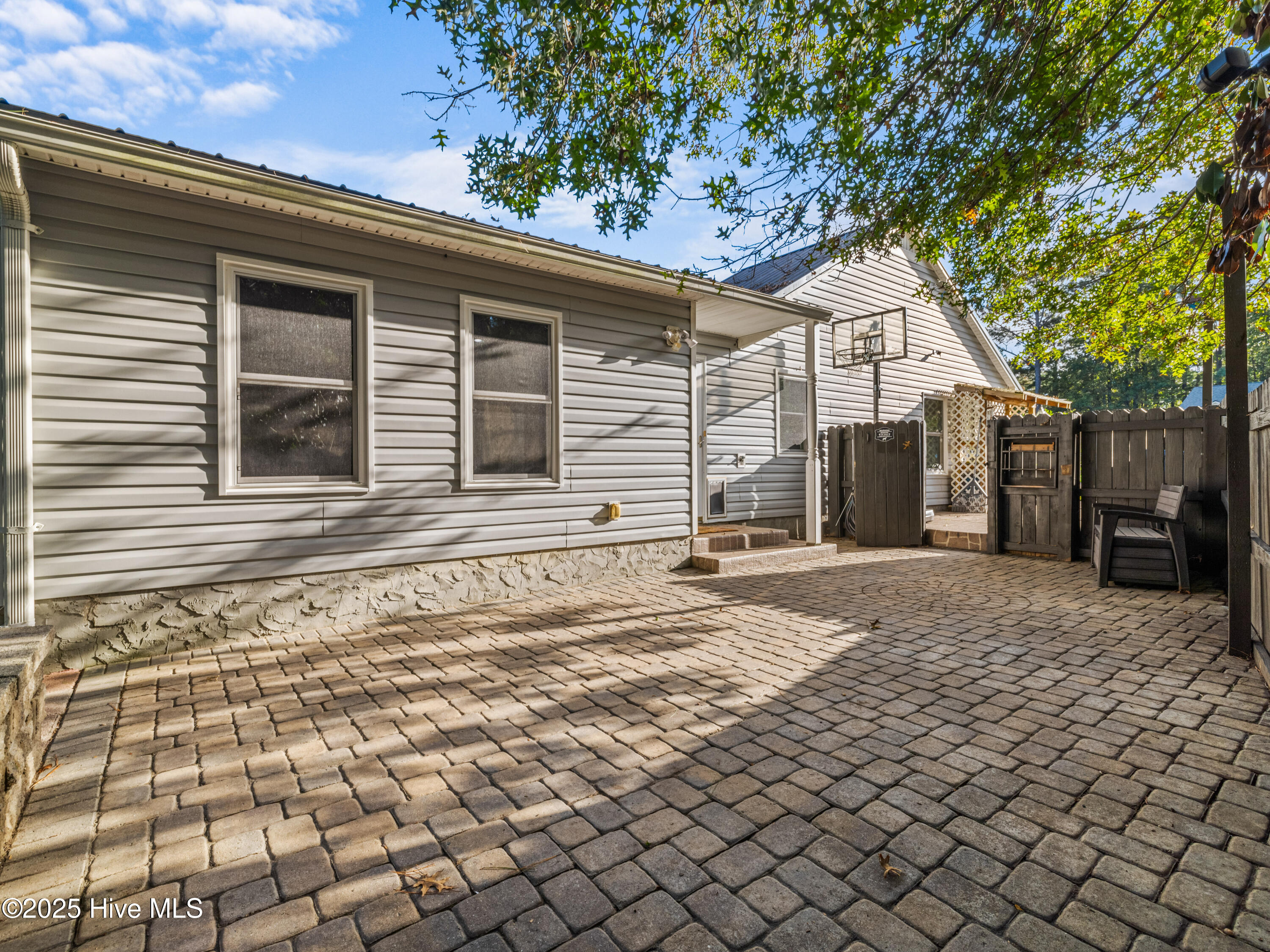 102 W Cameron Court, Jacksonville