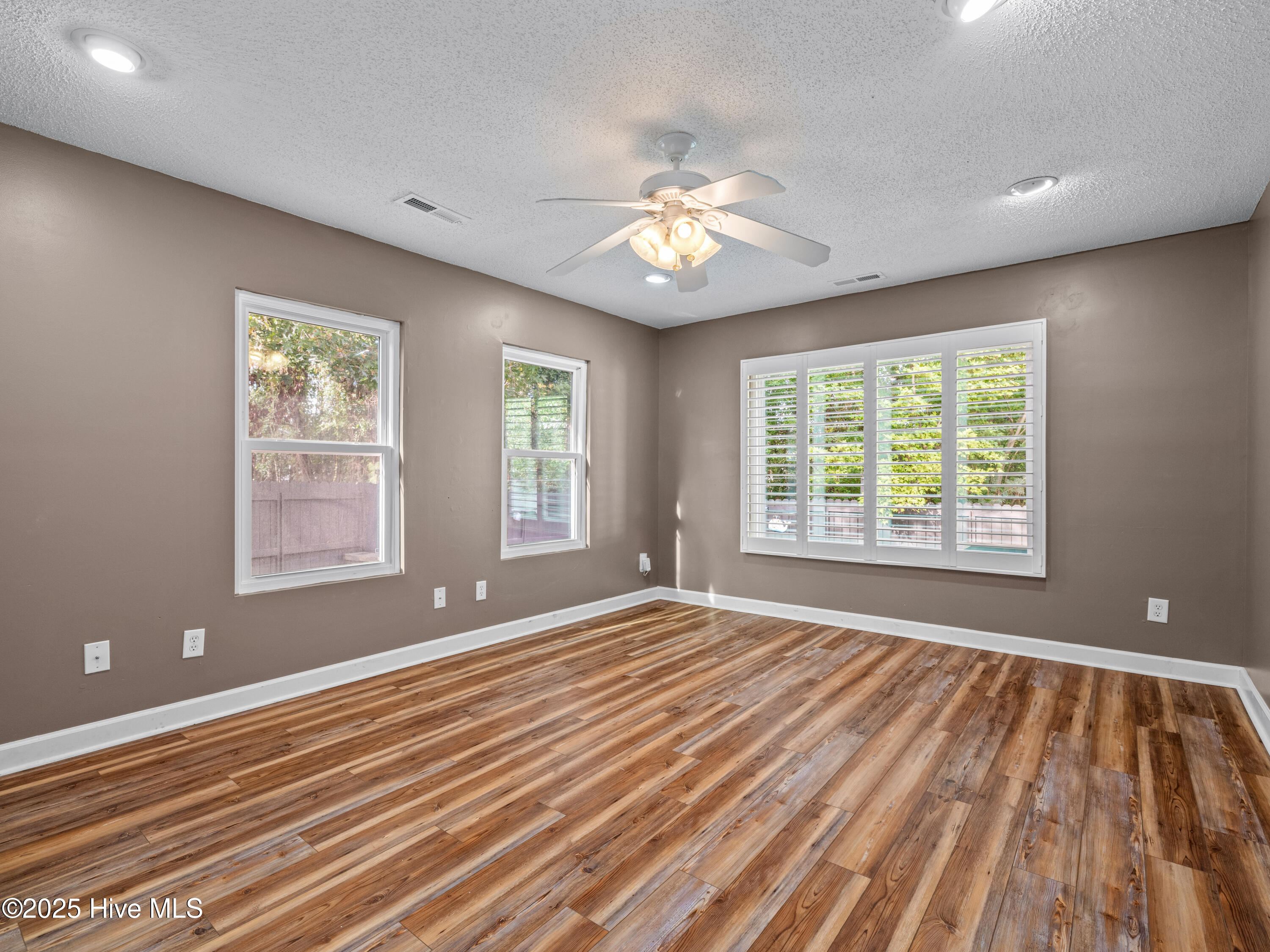 102 W Cameron Court, Jacksonville