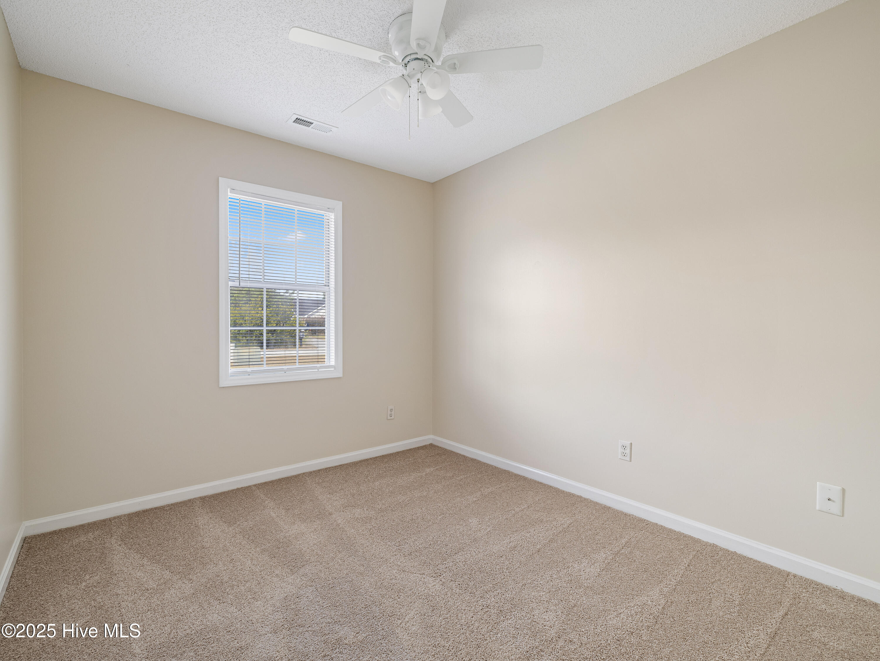 202 Dayrell Drive, Hubert