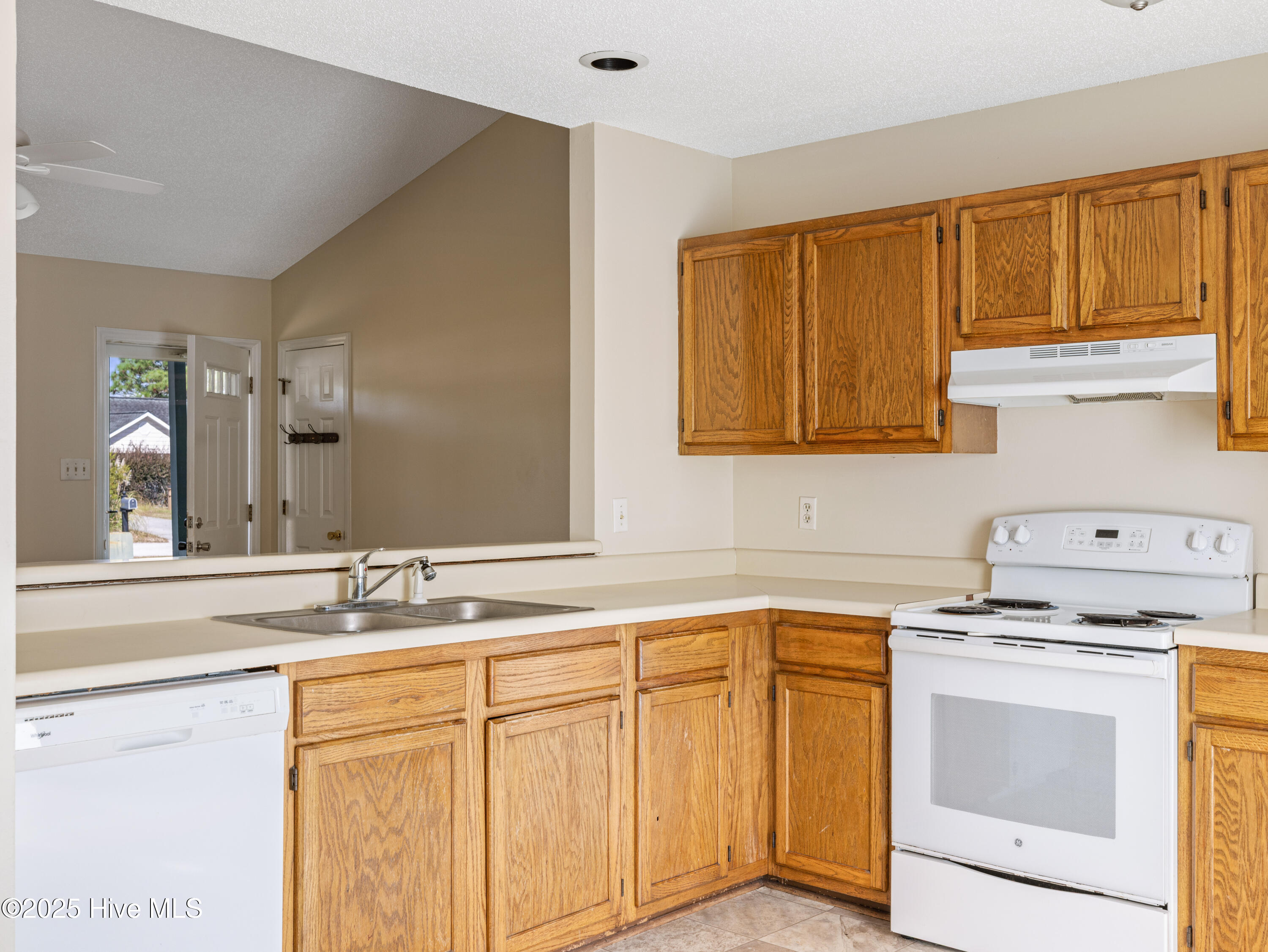 202 Dayrell Drive, Hubert