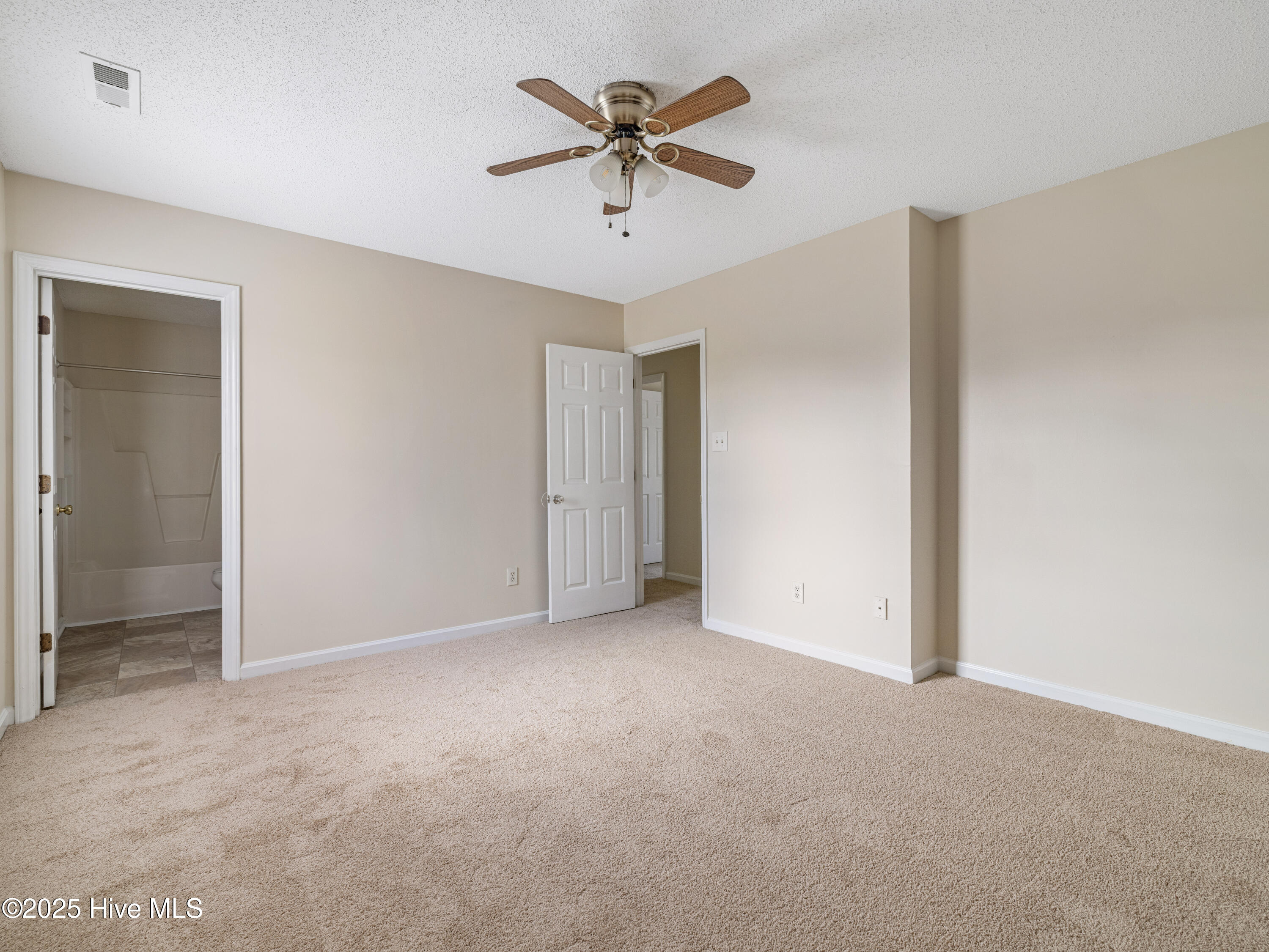 202 Dayrell Drive, Hubert