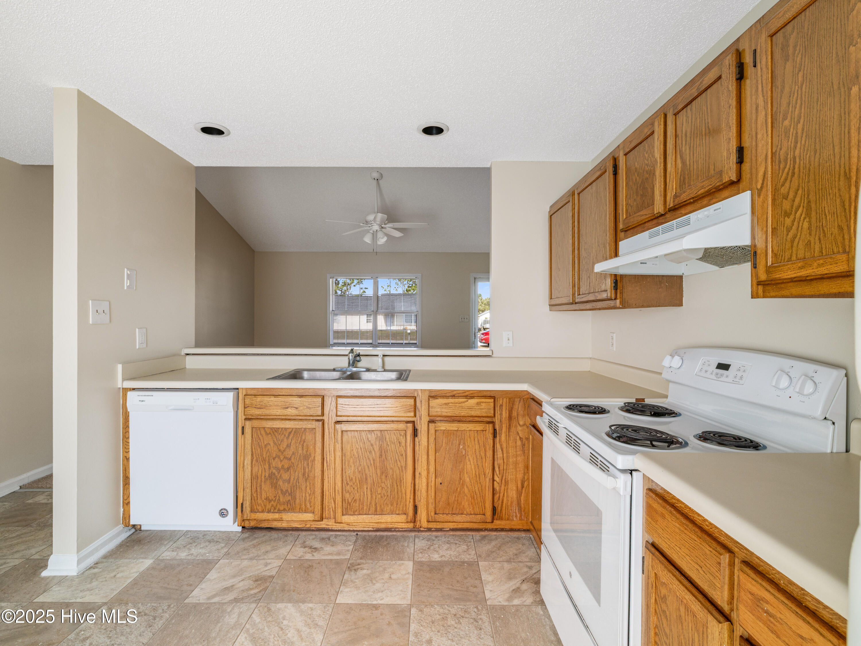 202 Dayrell Drive, Hubert