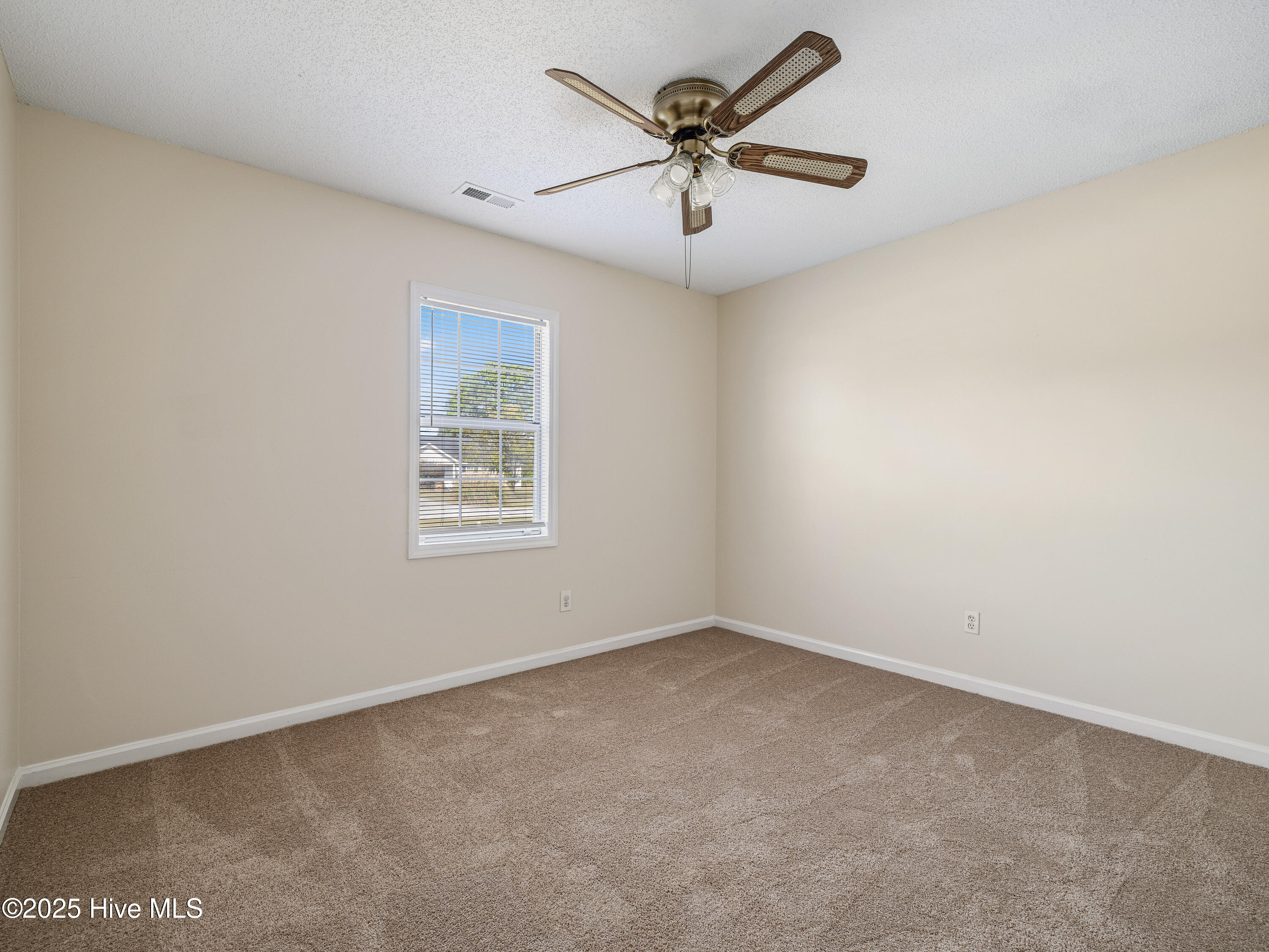 202 Dayrell Drive, Hubert