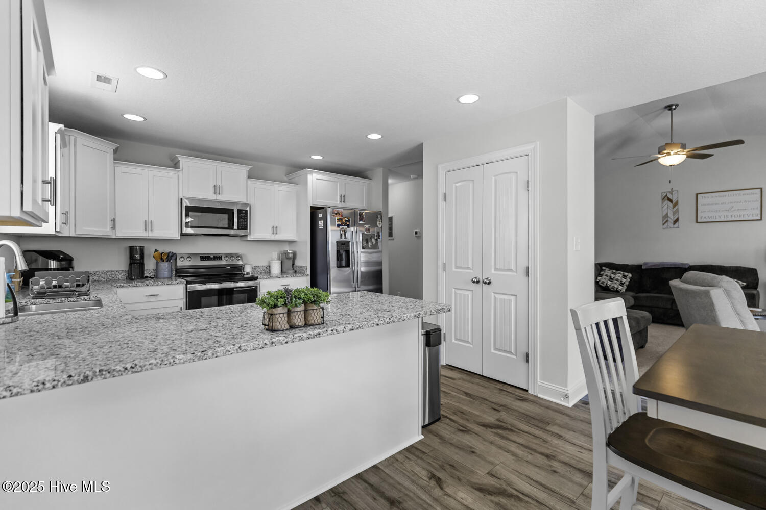 562 Appalachian Trail N, Jacksonville